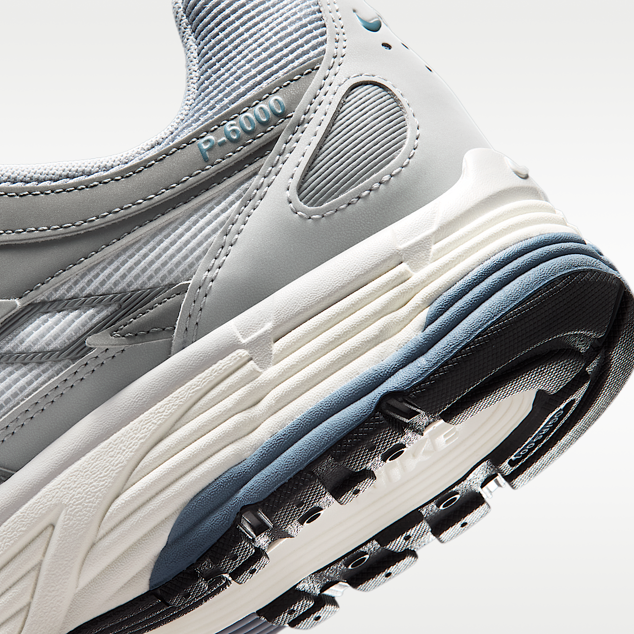 Nike P-6000 sneaker Light Smoke Grey/Smoke Grey/Photon Dust/Blue Graphite