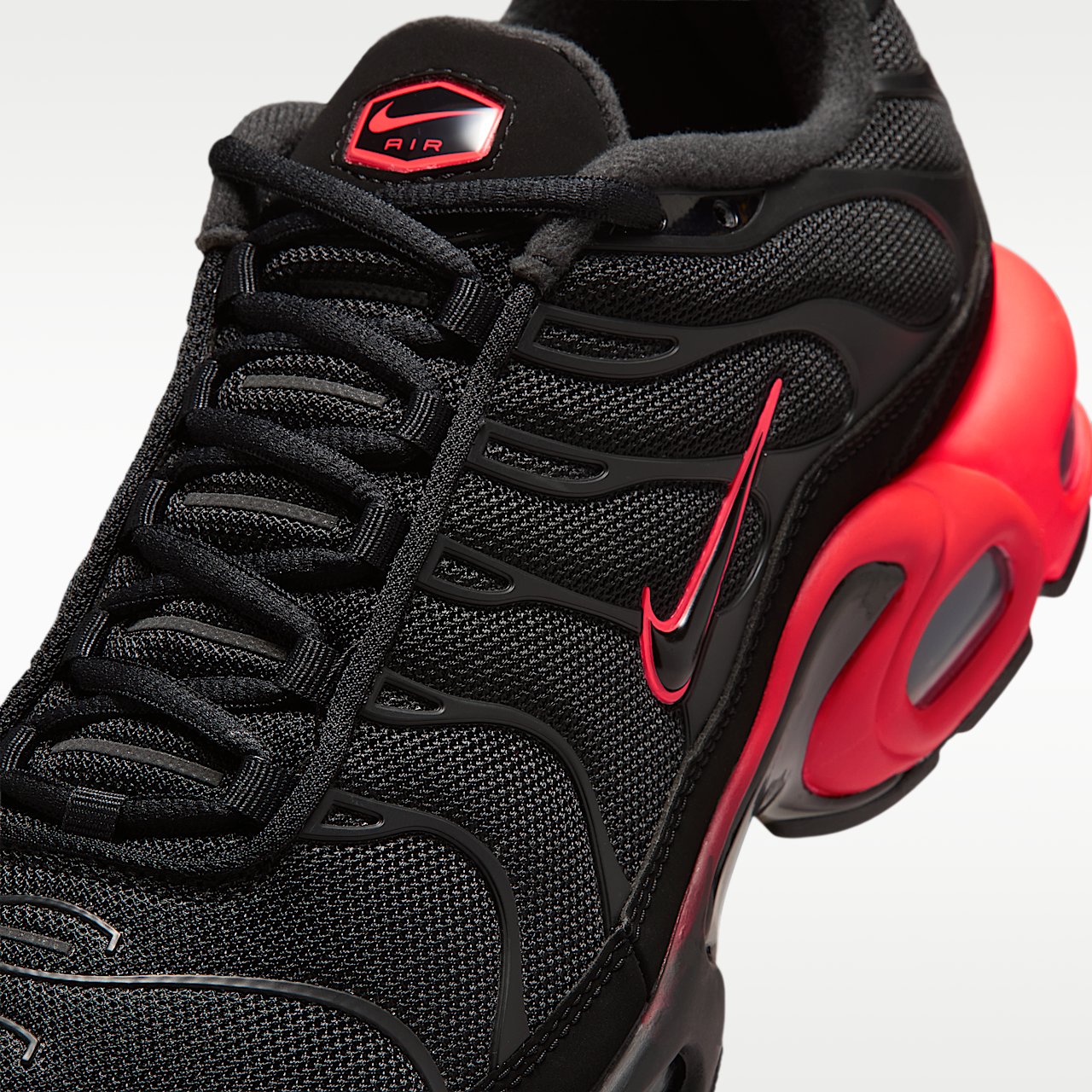 Nike Air Max Plus sneaker Zwart/Bright Crimson/Zwart/Zwart