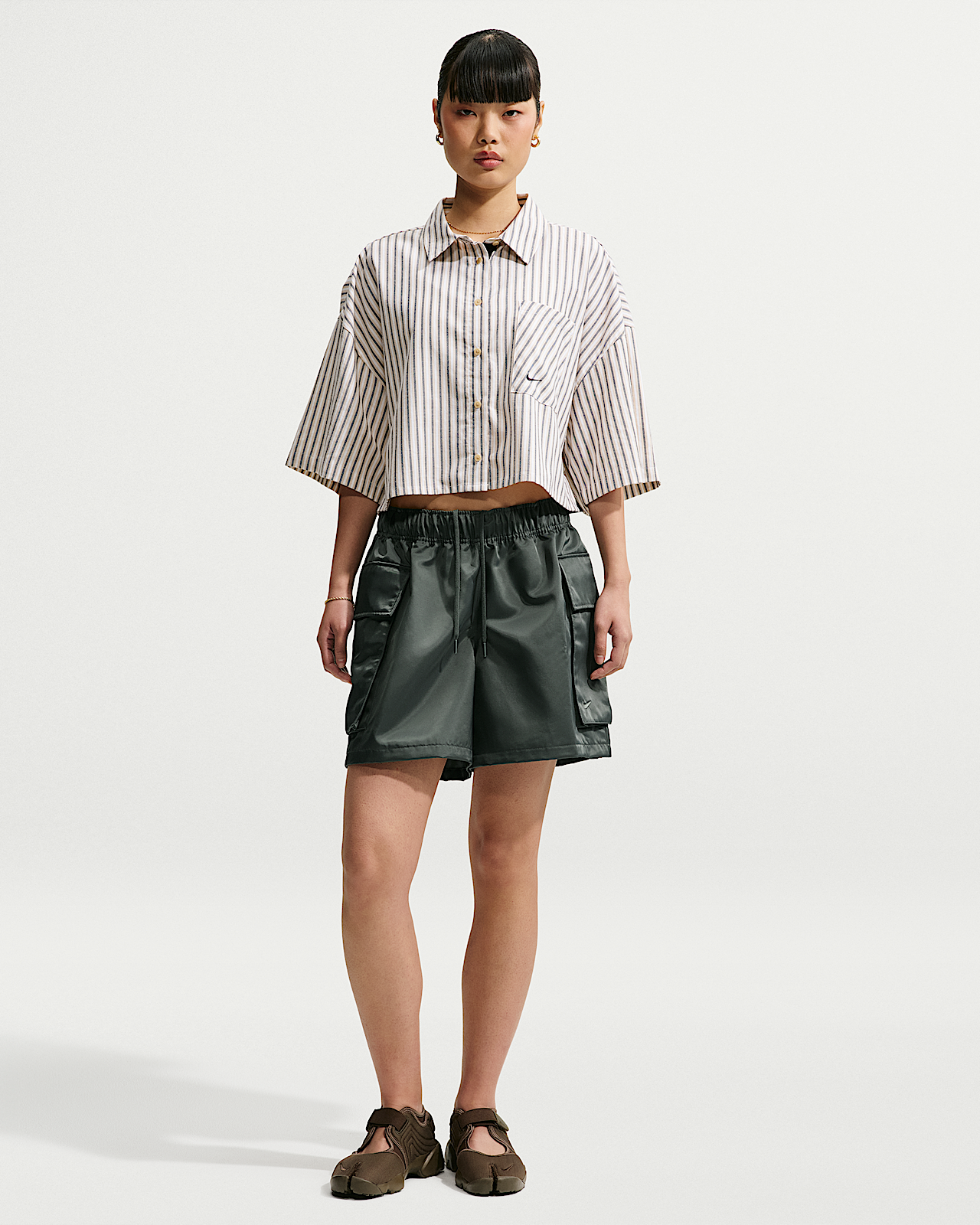 Женские шорты Nike Sportswear Loose Mid-Rise Satin Cargo Shorts