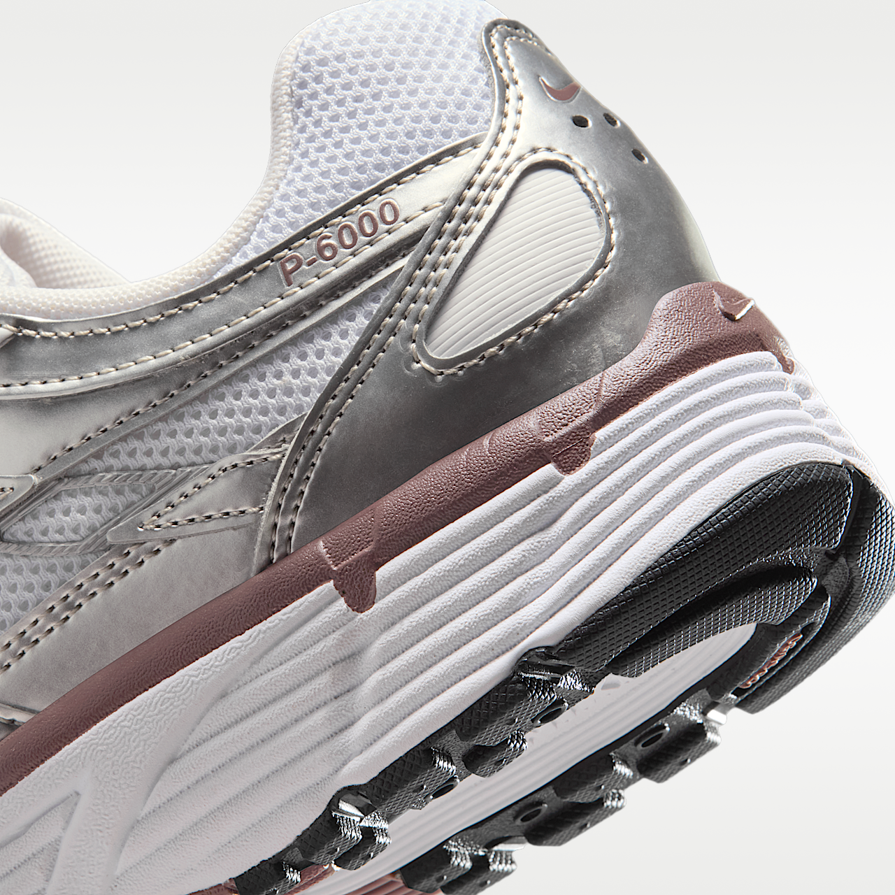 Nike P-6000 sneaker Wit/Metallic Silver/Zwart/Tattoo