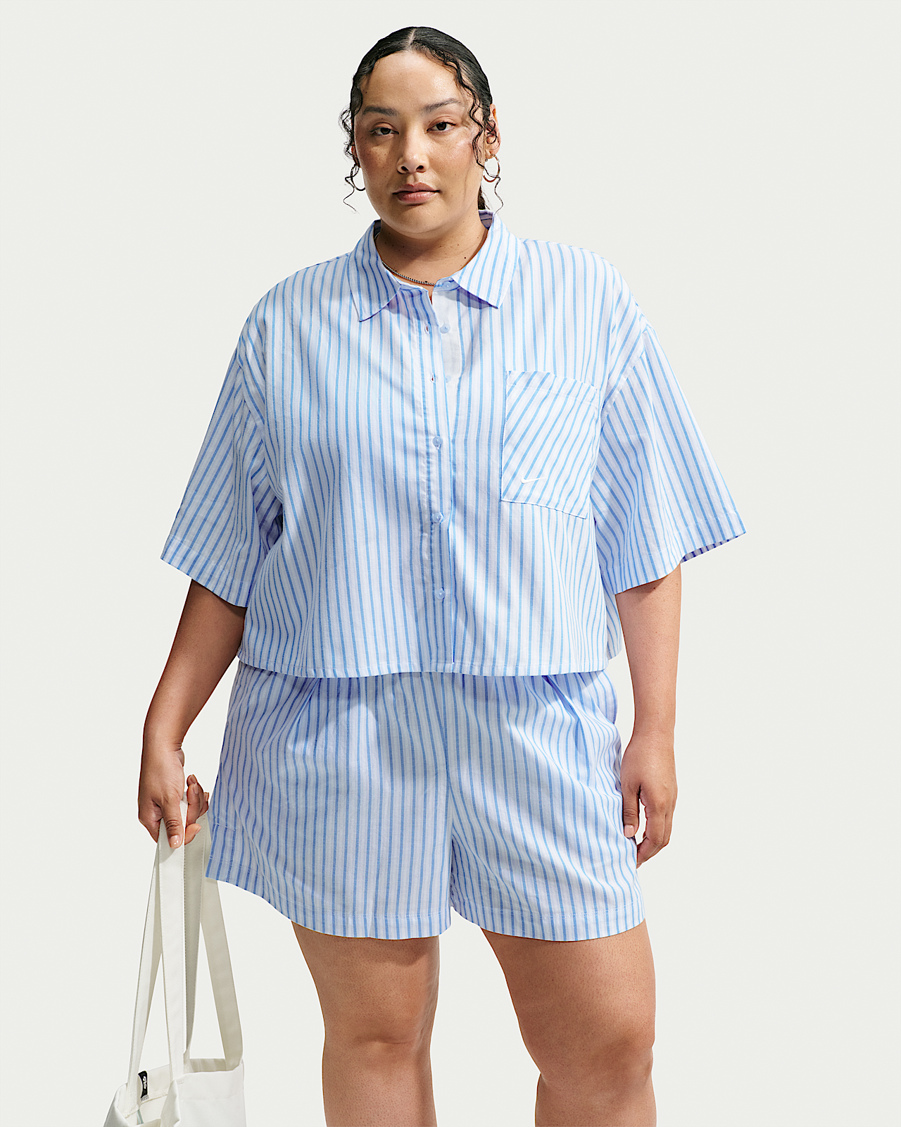 Женские  Nike Sportswear Chill Poplin Oversized Striped Top (Plus Size)