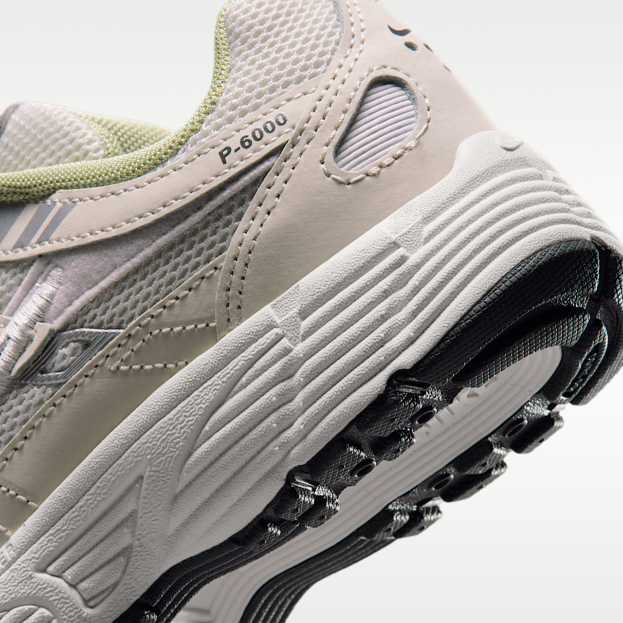 Nike P-6000 sneaker Platinum Tint/Sail/Anthracite/Metallic Silver