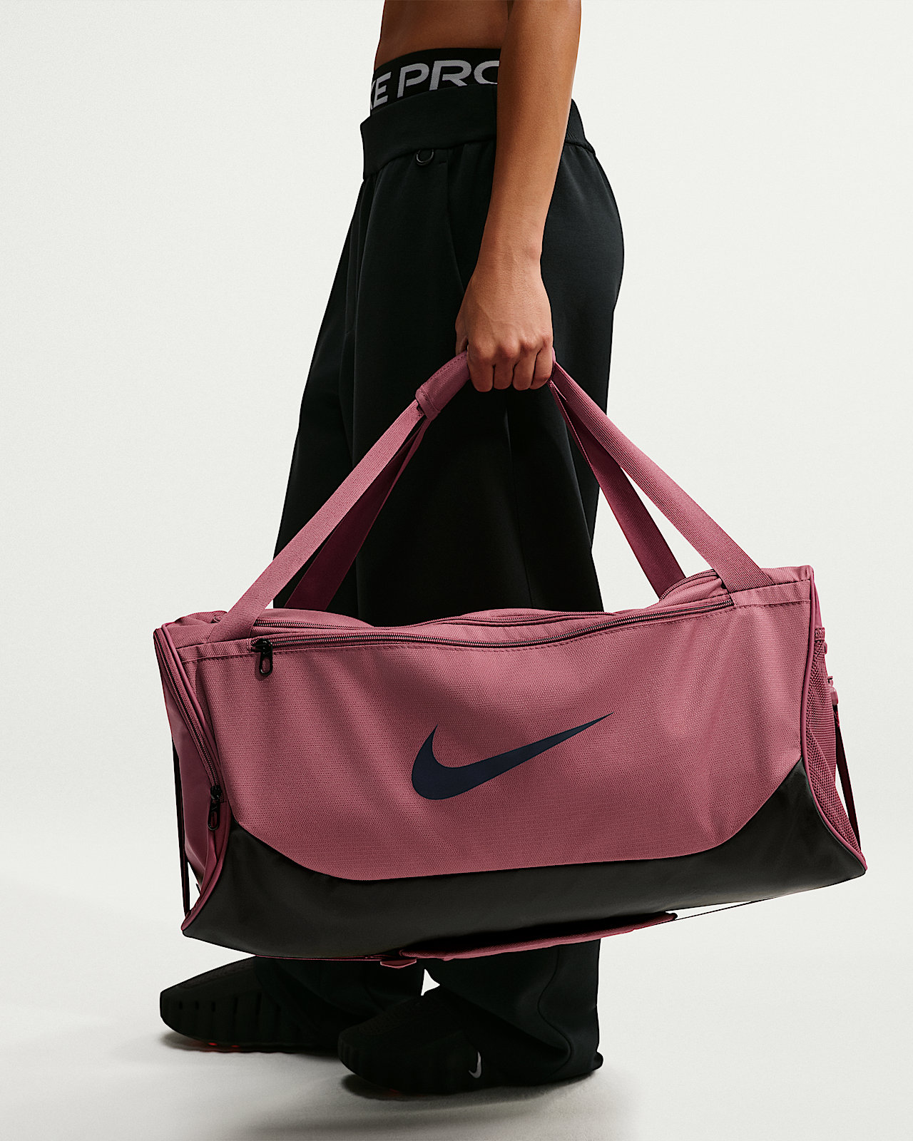 Женская сумка Nike Brasilia Training Duffel Bag (Medium, 60L) для тренировок