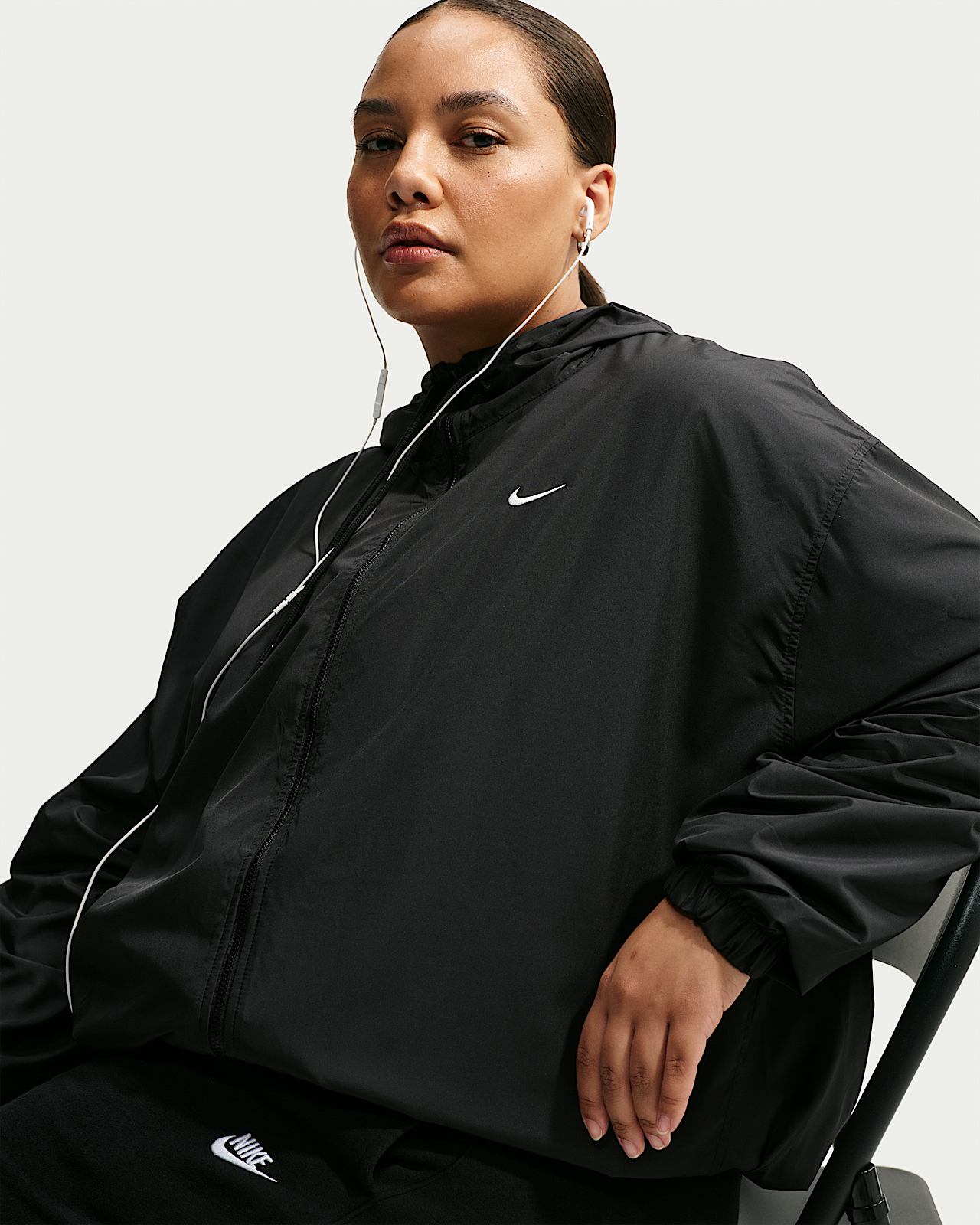 Женская куртка Nike Sportswear Loose UV Hooded (Plus Size)
