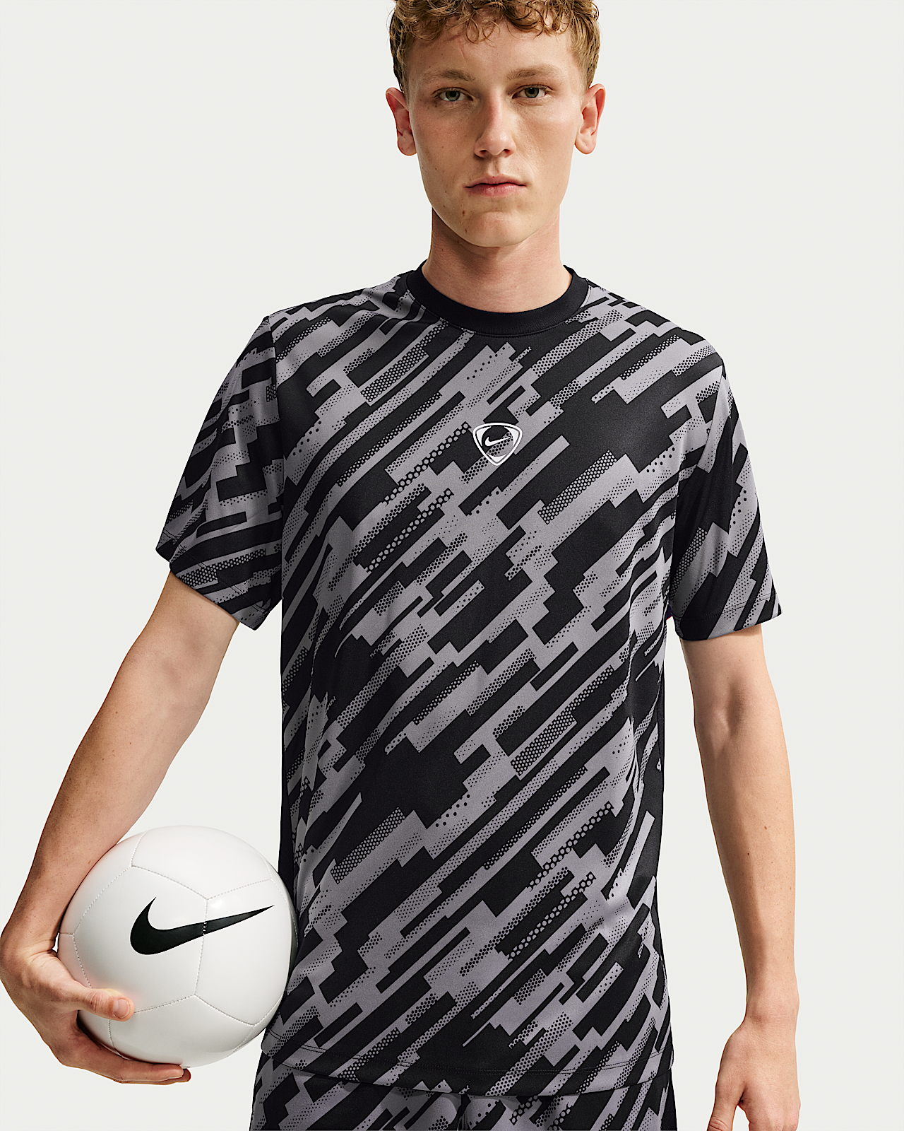 Мужские шорты Nike Academy+ Dri-FIT Soccer Short-Sleeve Top