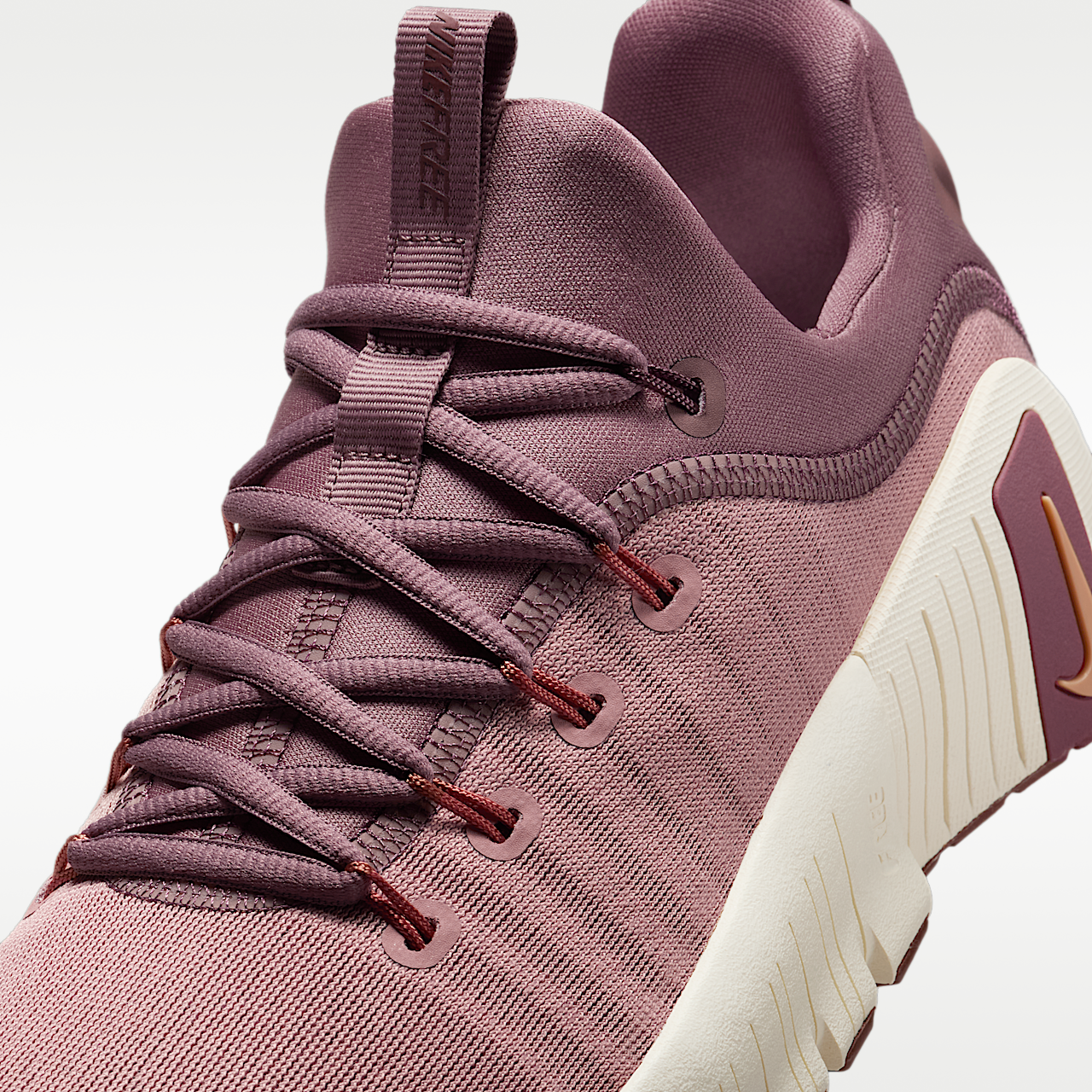 Nike Free sneaker Particle Pink/Pale Ivory/Red Sepia/Metallic Rose Gold