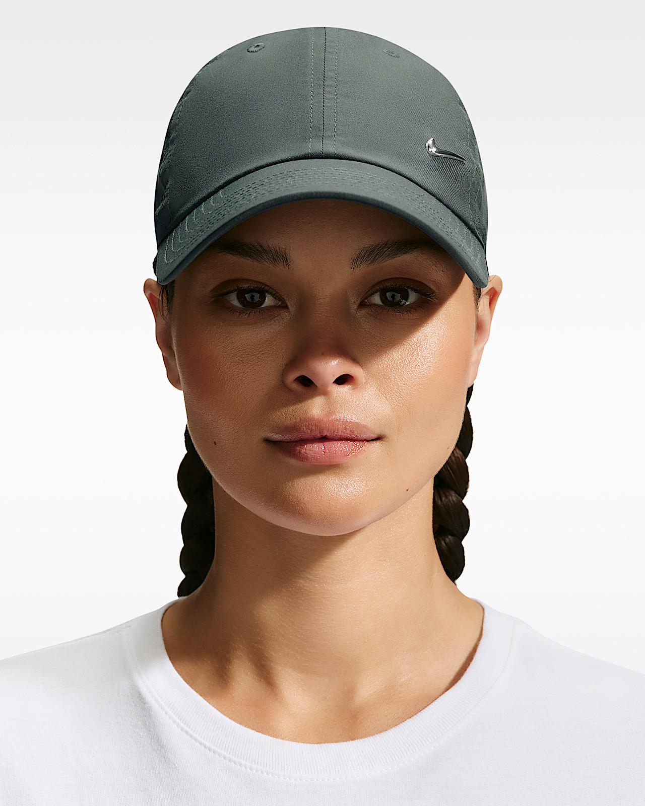 Женская кепка Nike Dri-FIT Club Unstructured Metal Swoosh Cap