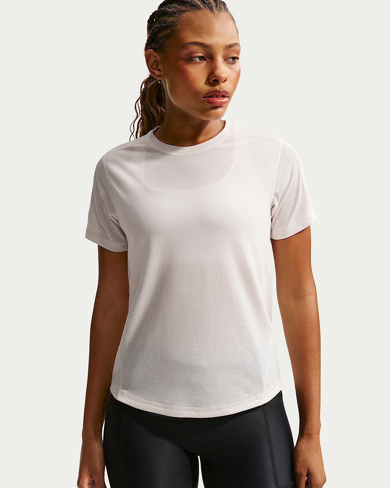 Женские шорты Nike ACG Dri-FIT Short-Sleeve Trail Top для бега