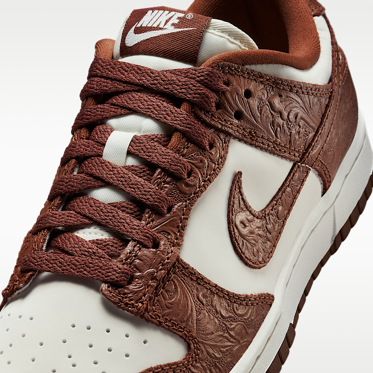 Nike Dunk Low sneaker Sail/Sail/Metallic Gold/Fauna Brown