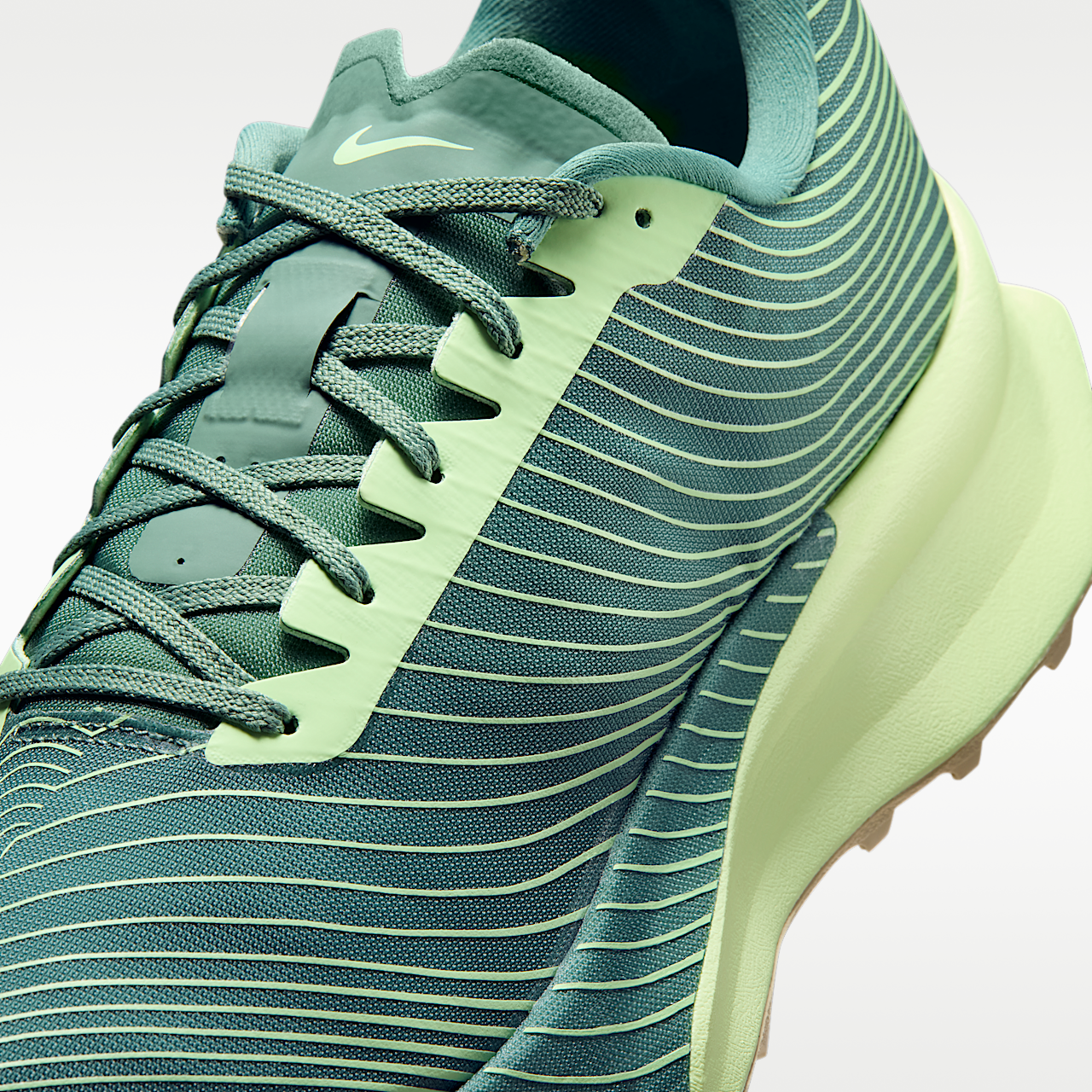 Nike ACG sneaker Aloe Verde/Vegas Gold/Barely Volt