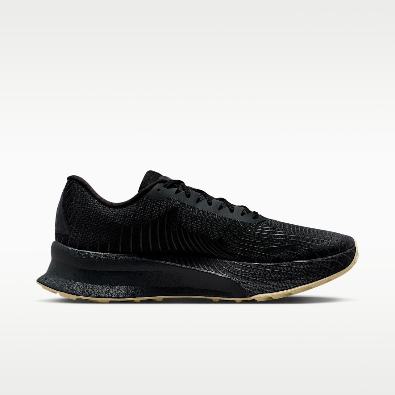 Nike ACG sneaker Zwart/Vegas Gold/Dark Smoke Grey