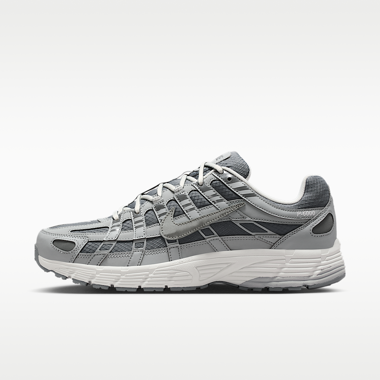 Nike P-6000 sneaker Light Smoke Grey/Phantom/Smoke Grey/Metallic Silver