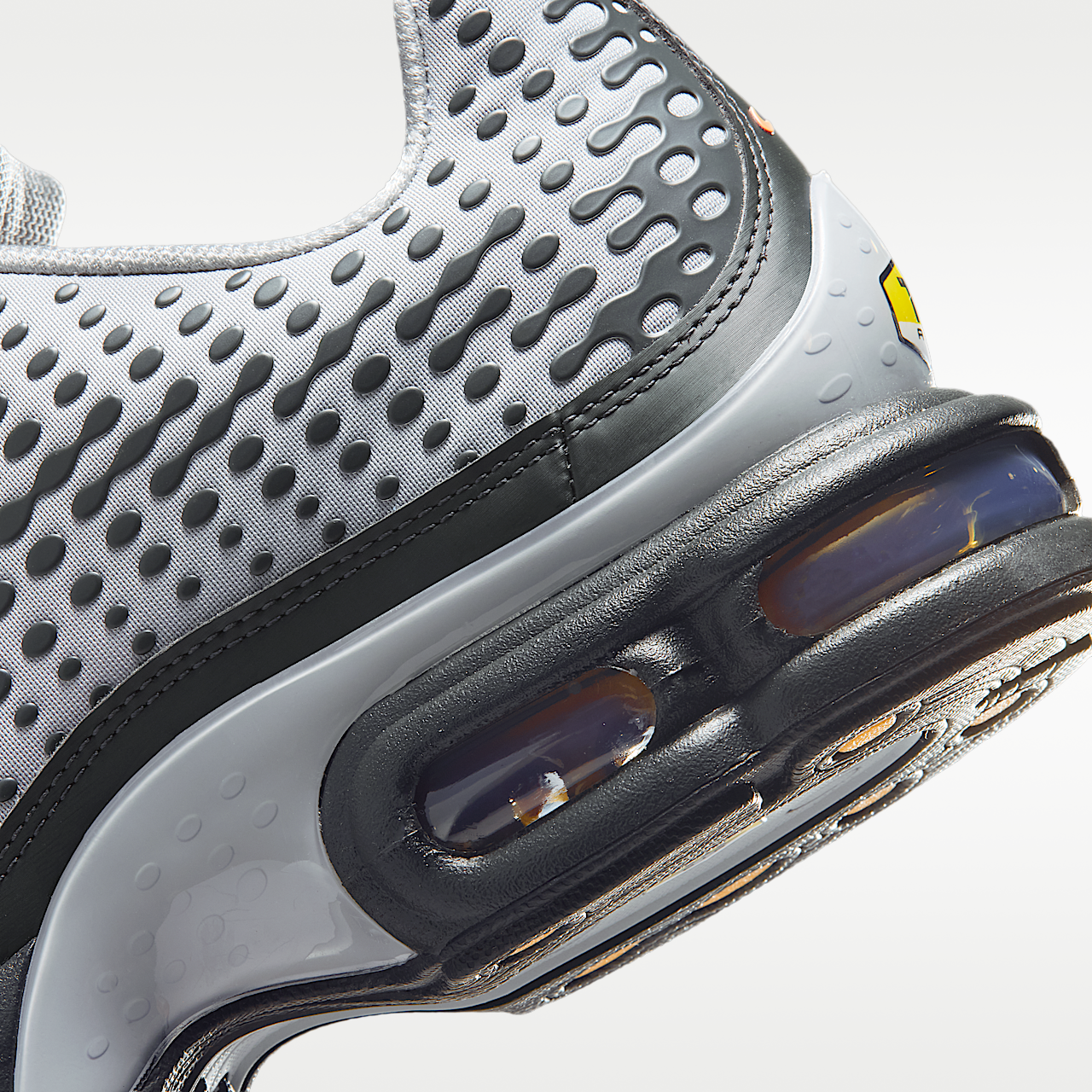 Nike Air Max Plus sneaker Light Smoke Grey/Dark Smoke Grey/Hot Curry