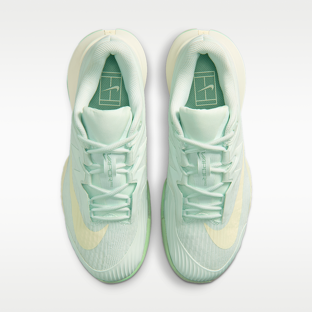 Nike  sneaker Barely Green/Sea Glass/Steam/Coconut Milk