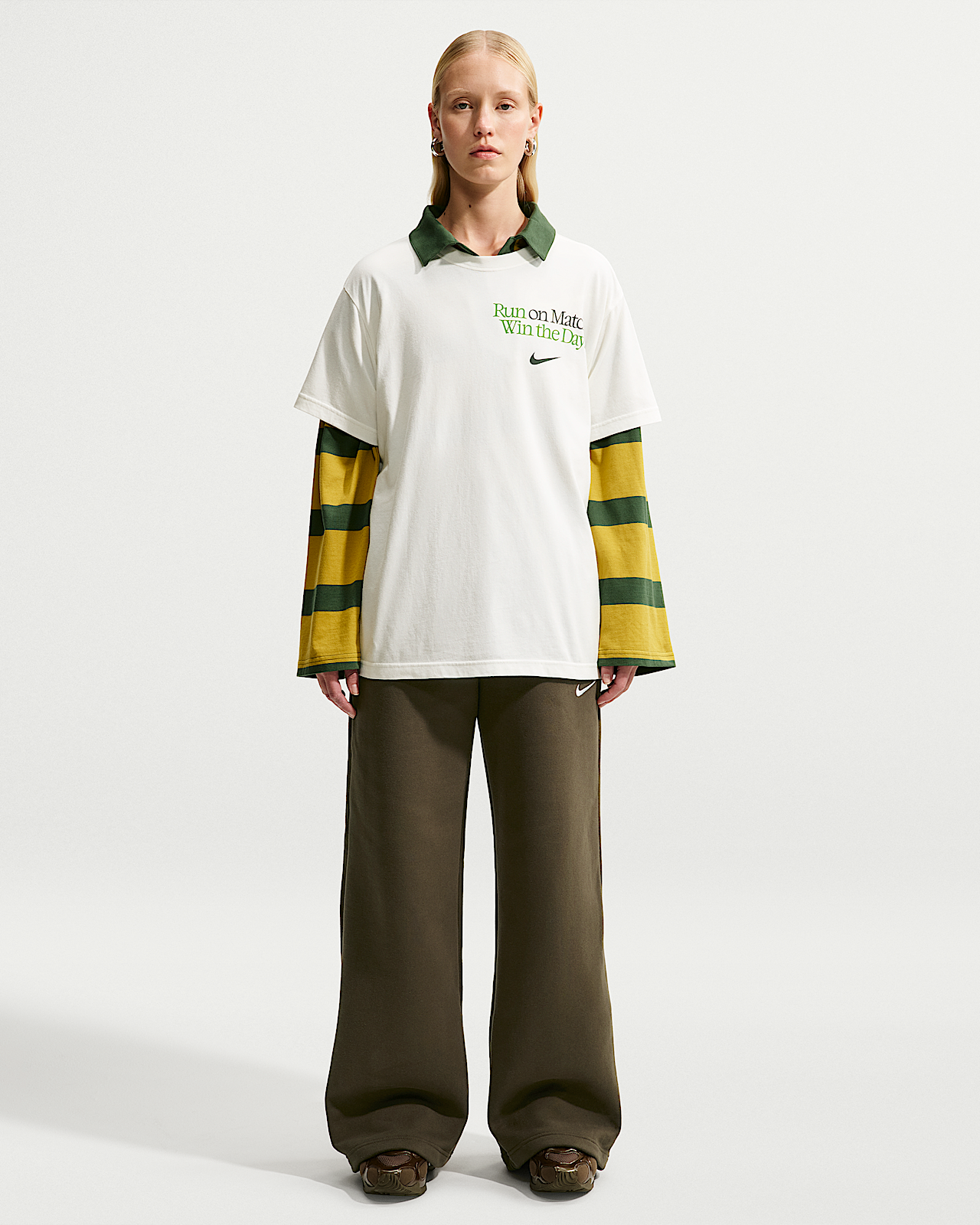Женские  Nike Studio Fleece Medium Weight Mid-Rise Wide-Leg Pants