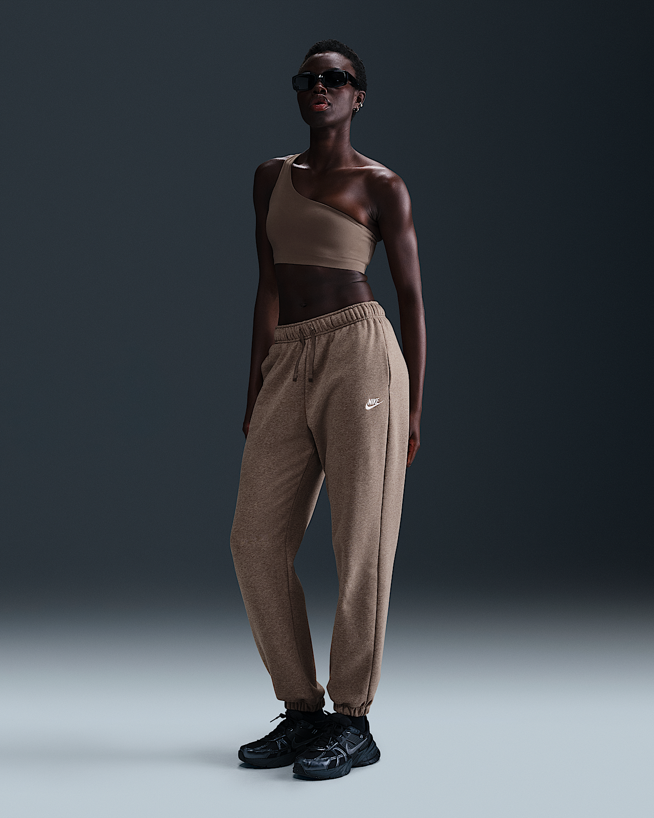 Женские  Nike Sportswear Club Fleece Mid-Rise Oversized Sweatpants