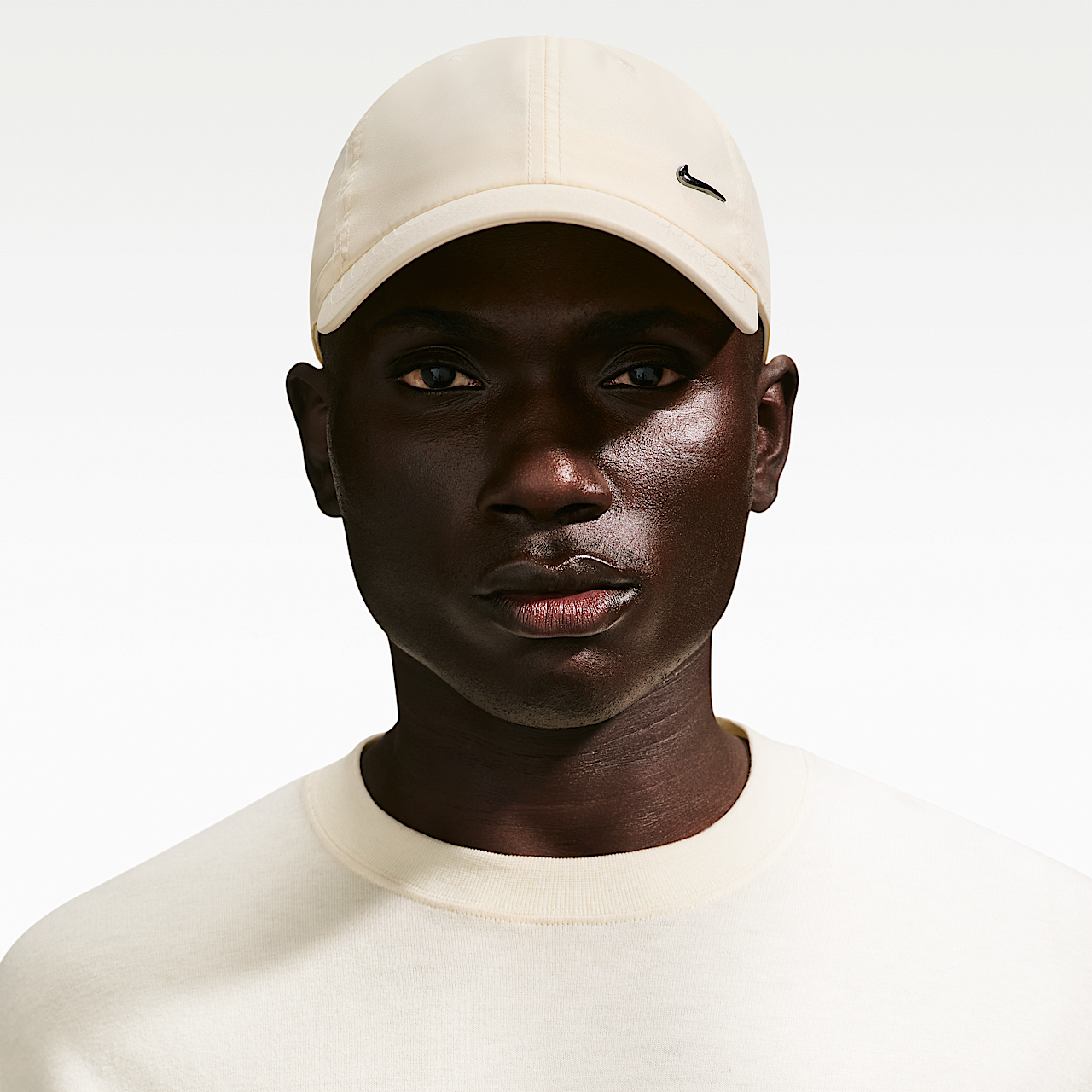 Nike  sneaker Coconut Milk/Metallic Black