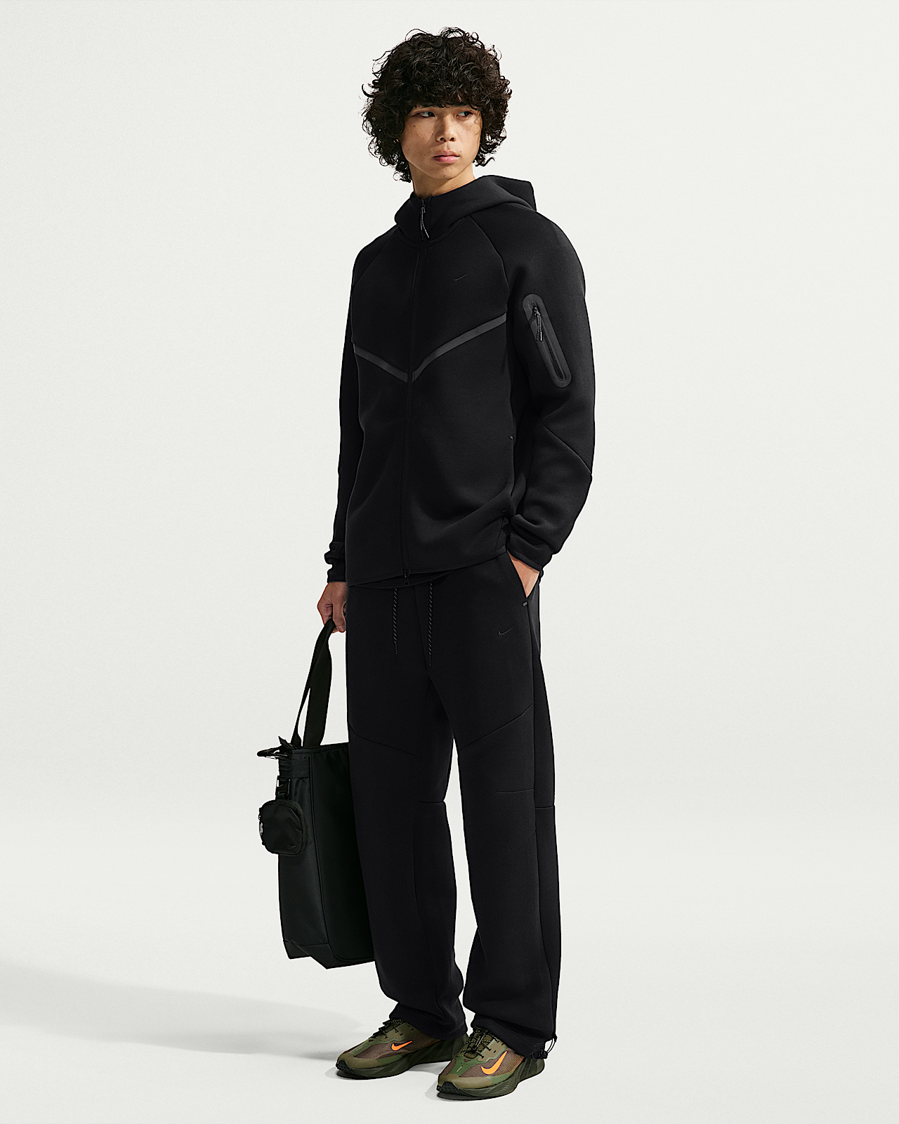 Мужские  Nike Tech Fleece Open-Hem Pants with Reflective Accents
