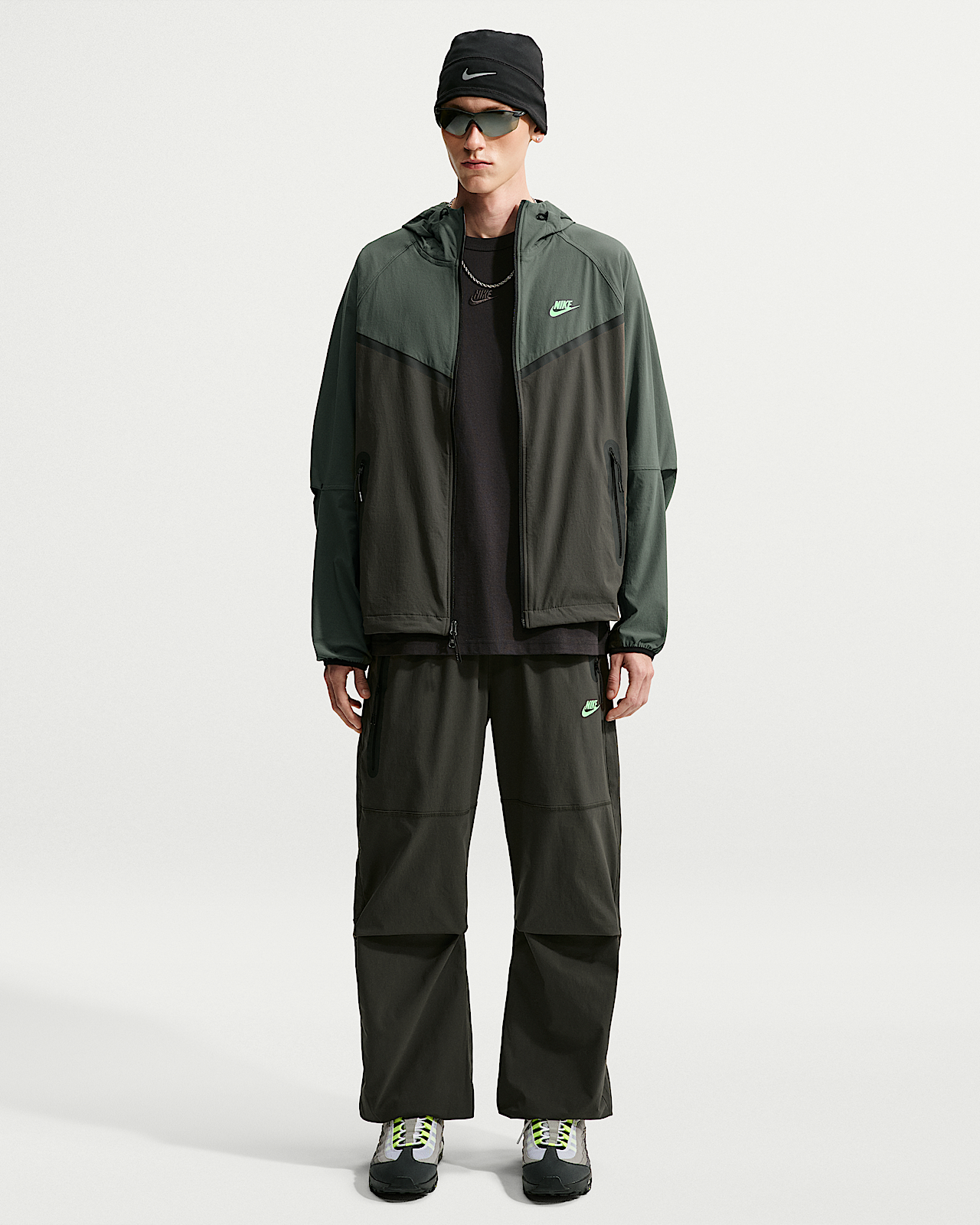 Мужские  Nike Tech Dri-FIT Woven Pants