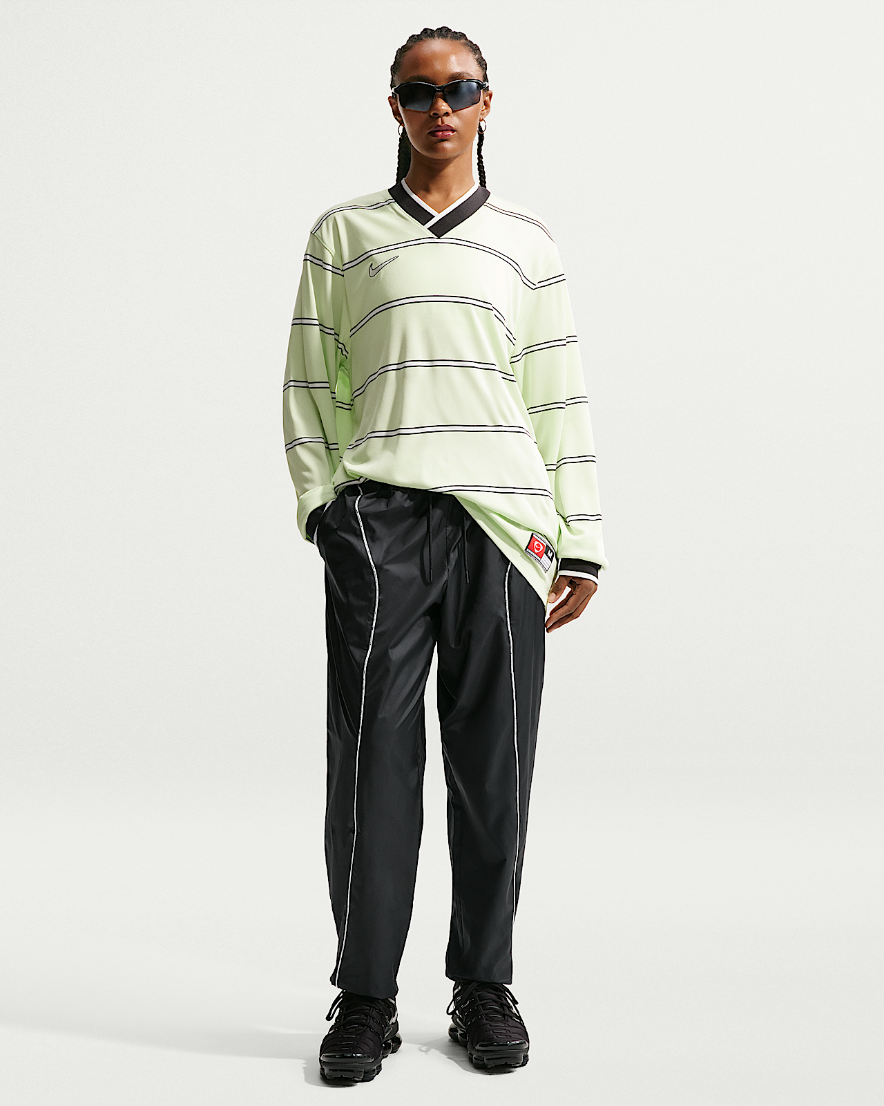 Женские  Nike Sportswear Mid-Rise Repel Woven Pants