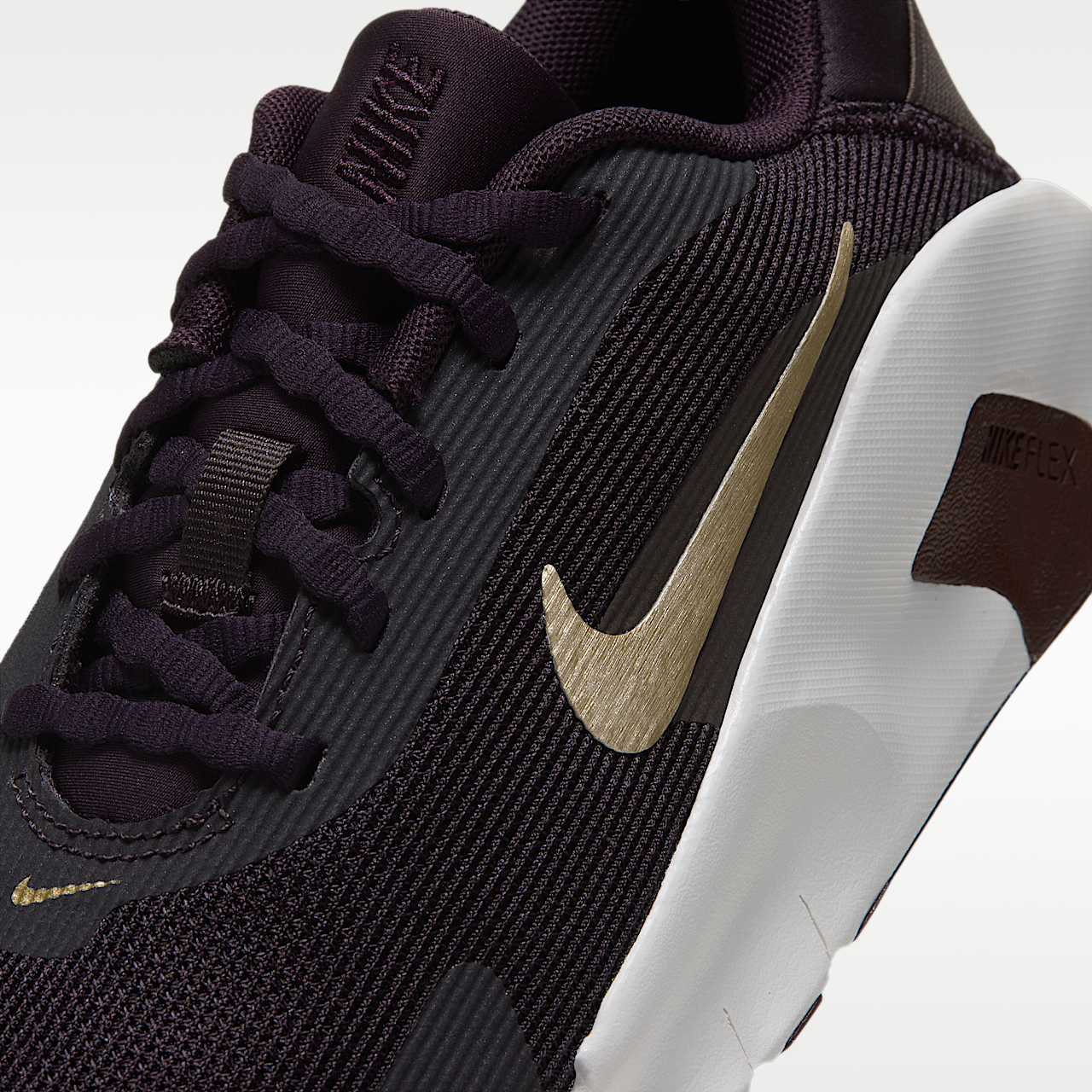 Nike  sneaker Burgundy Ash/Sanddrift/Mystic Dates/Blur
