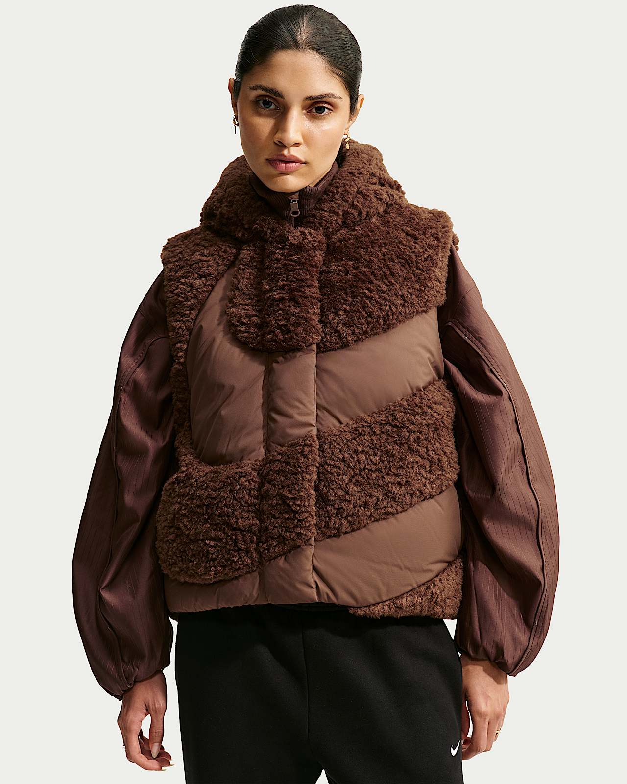Женская безрукавка Nike Sportswear Swoosh Series Loose Therma-FIT Hooded Down Vest