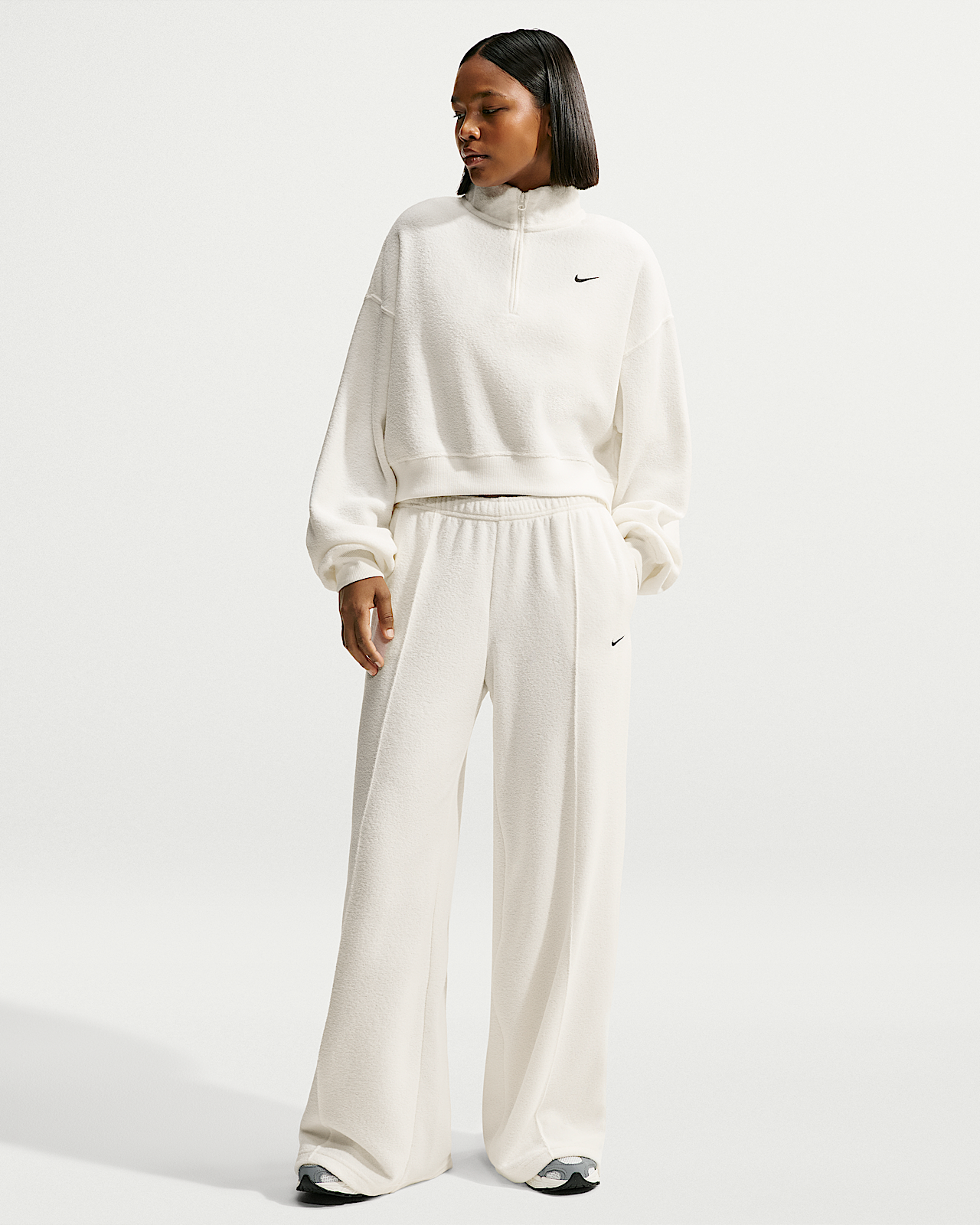 Женские  Nike Studio Fleece Medium-Weight Plush Mid-Rise Wide-Leg Pants