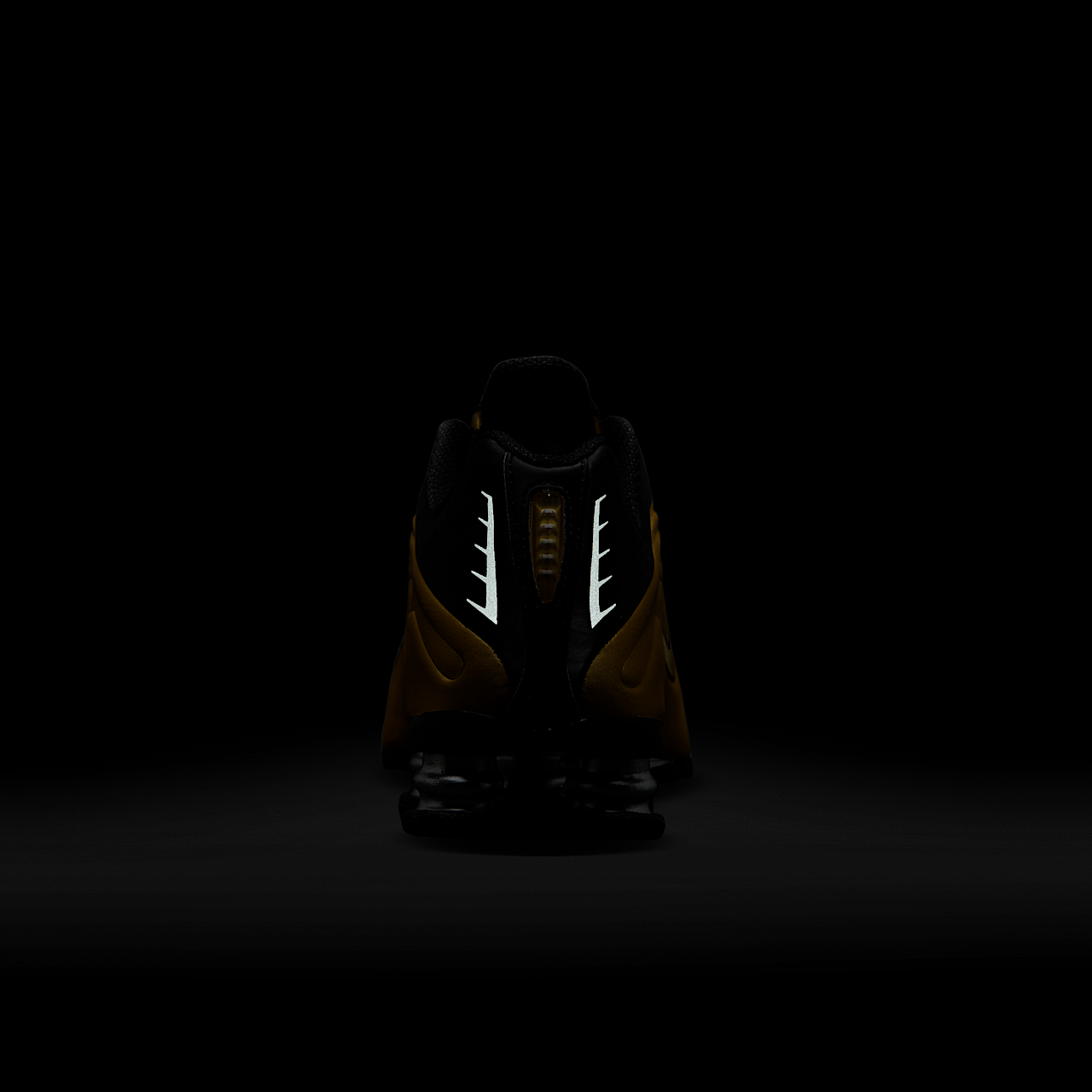 Nike Shox sneaker Zwart/Metallic Silver/Metallic Gold