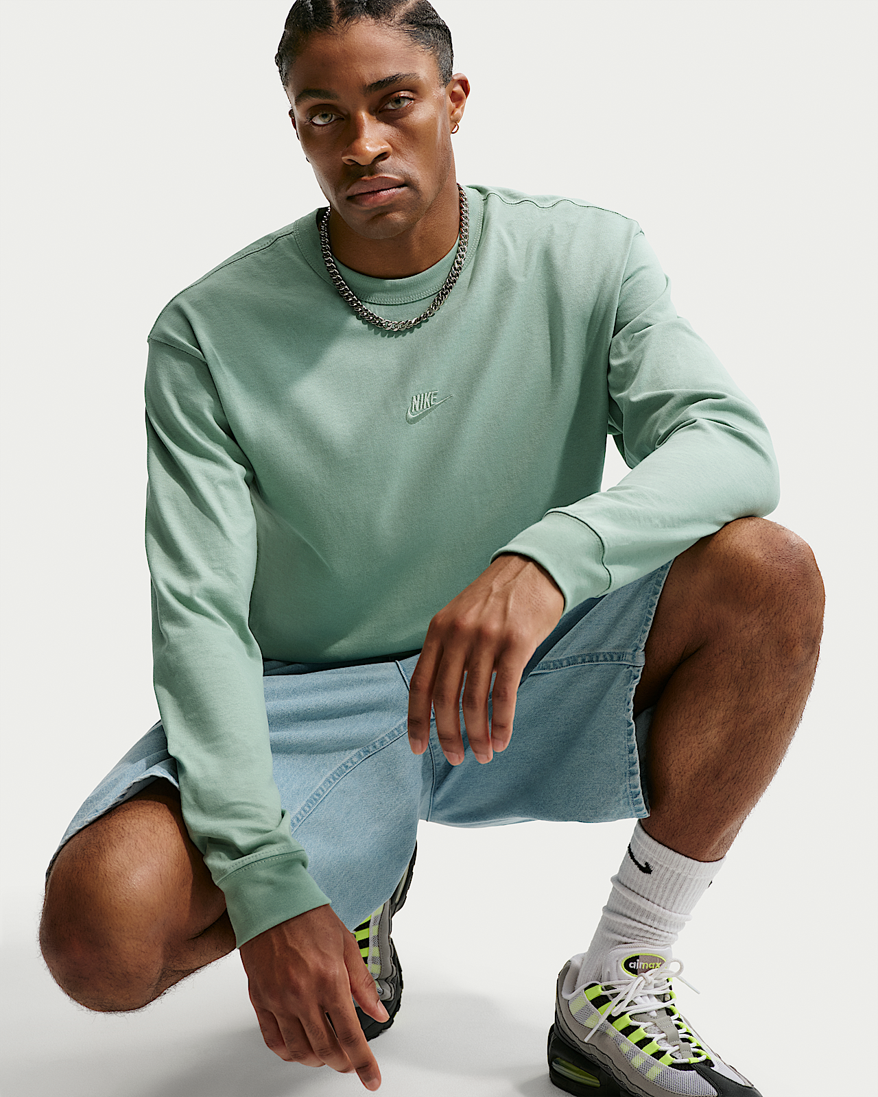 Мужская футболка Nike Sportswear Premium Essentials Long-Sleeve