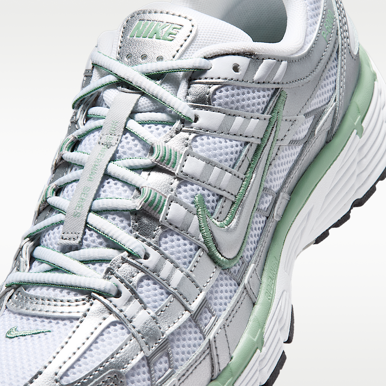 Nike P-6000 sneaker Metallic Silver/Wit/Zwart/Steam