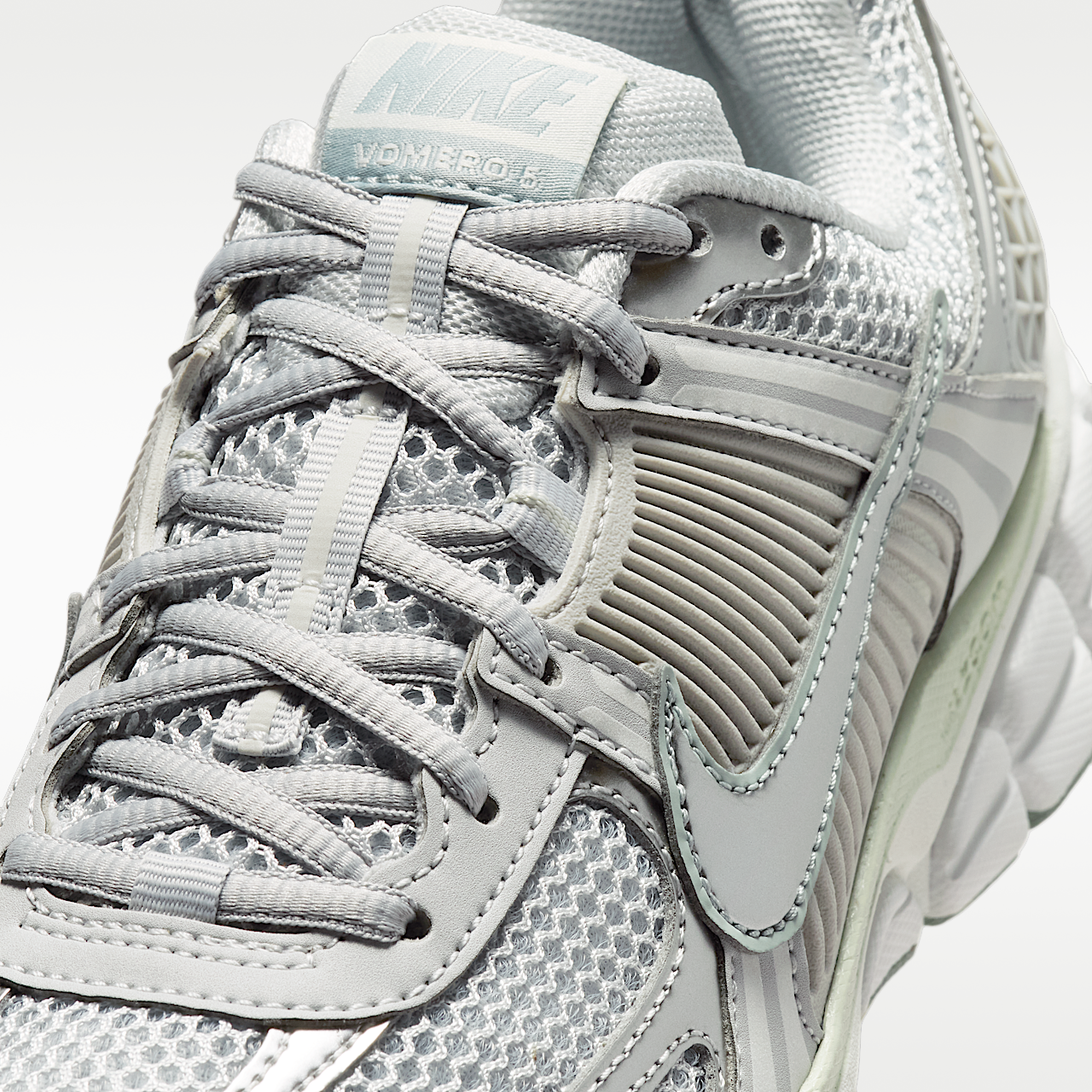 Nike Vomero sneaker Grey Fog/Off White/Spruce Aura/Grey Fog