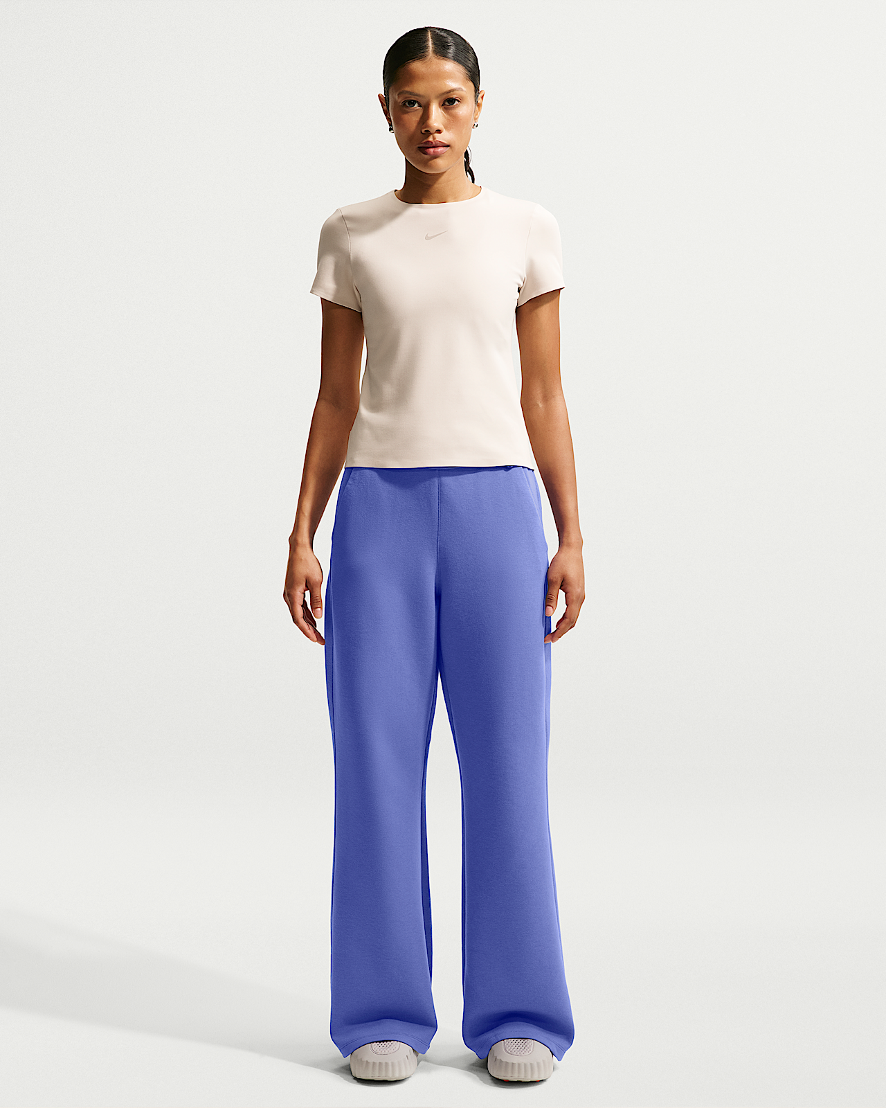 Женские  Nike 24.7 ImpossiblySoft Dri-FIT High-Waisted Loose Flared Pants