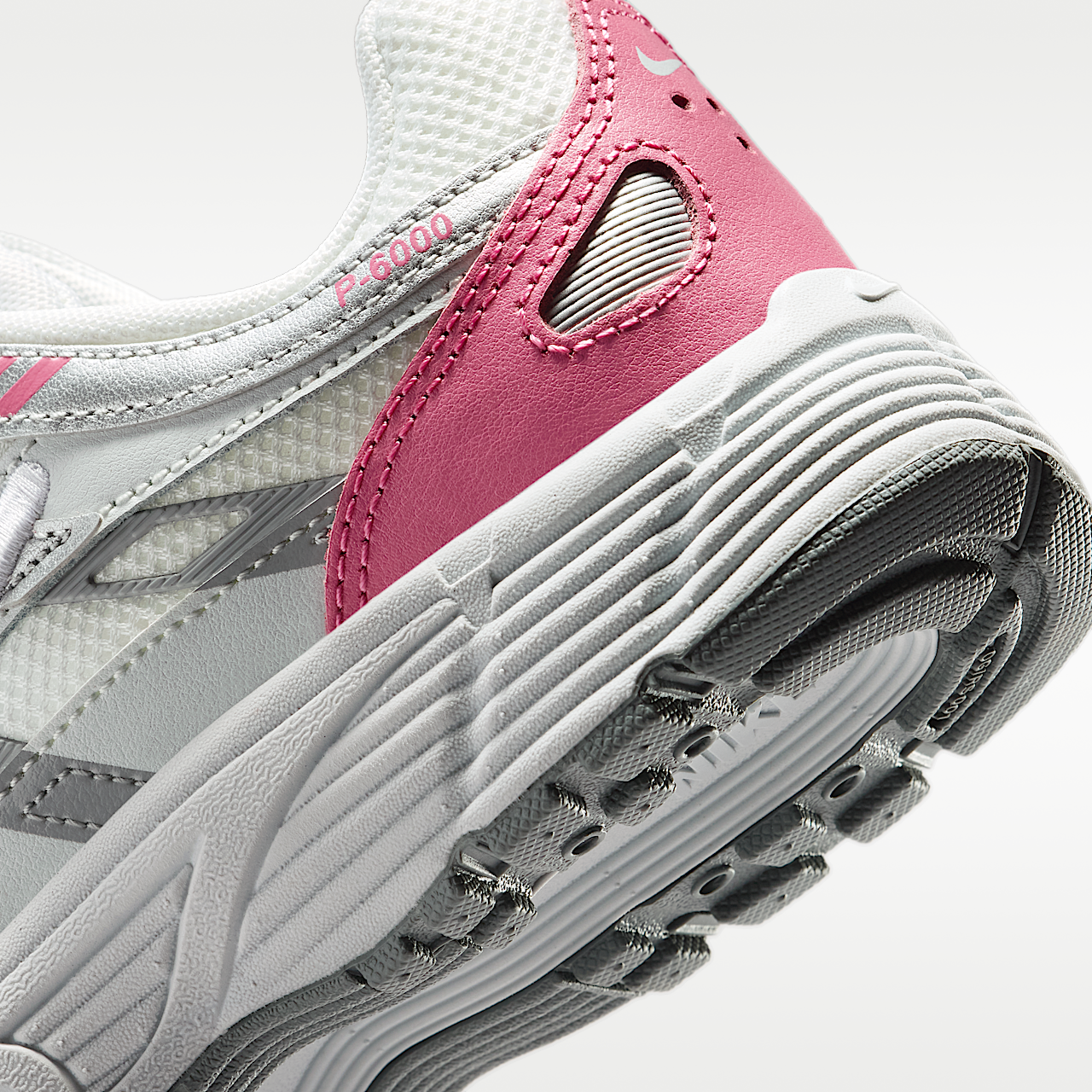 Nike P-6000 sneaker Off White/Peony/Smoke Grey/Off White
