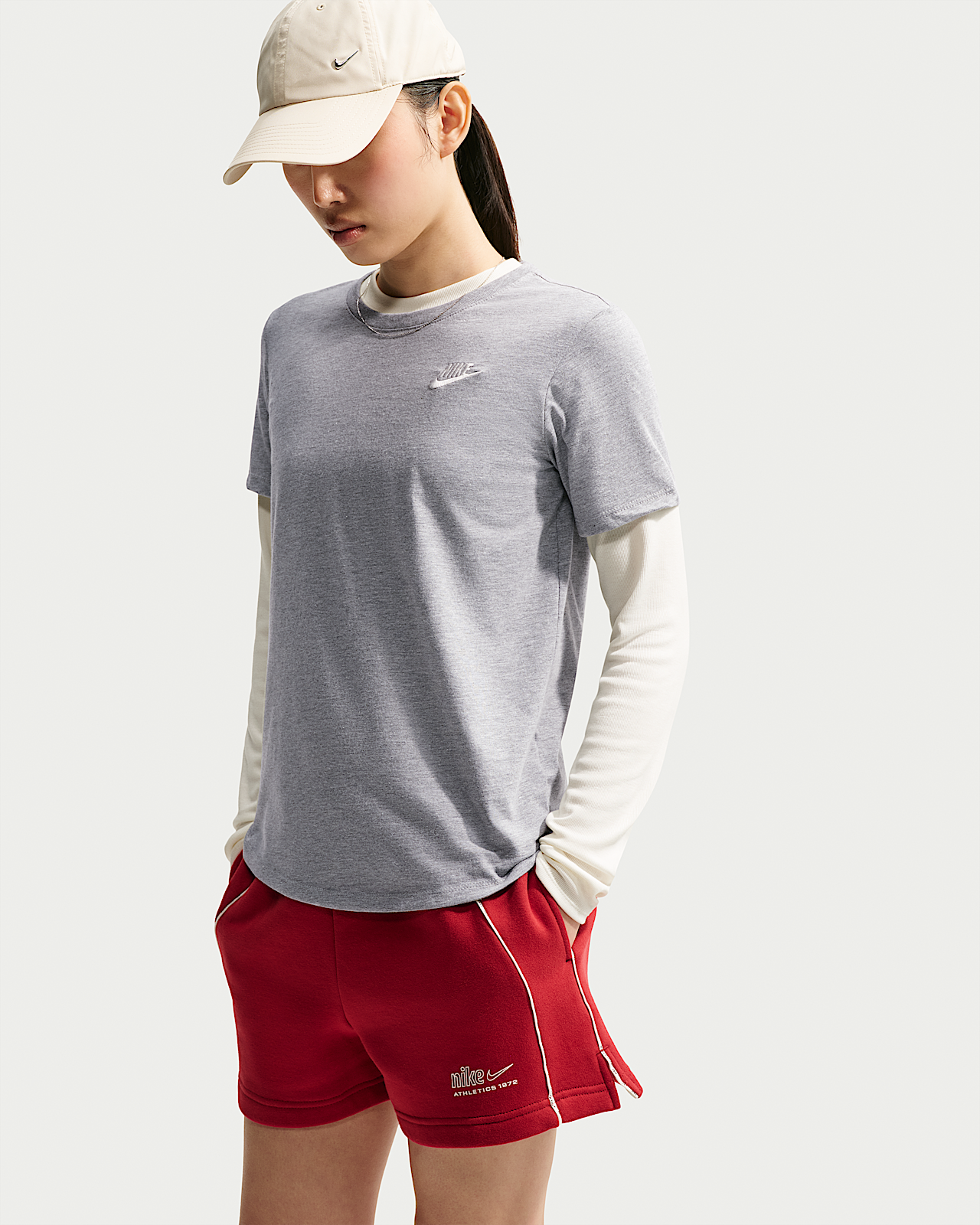 Женская футболка Nike Sportswear Club Essentials