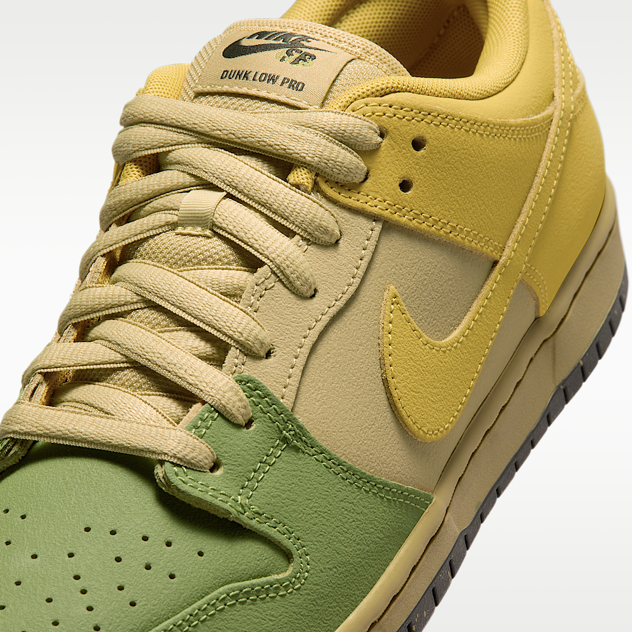 Nike Dunk Low sneaker Saffron Quartz/Pear/Buff Gold/Saffron Quartz