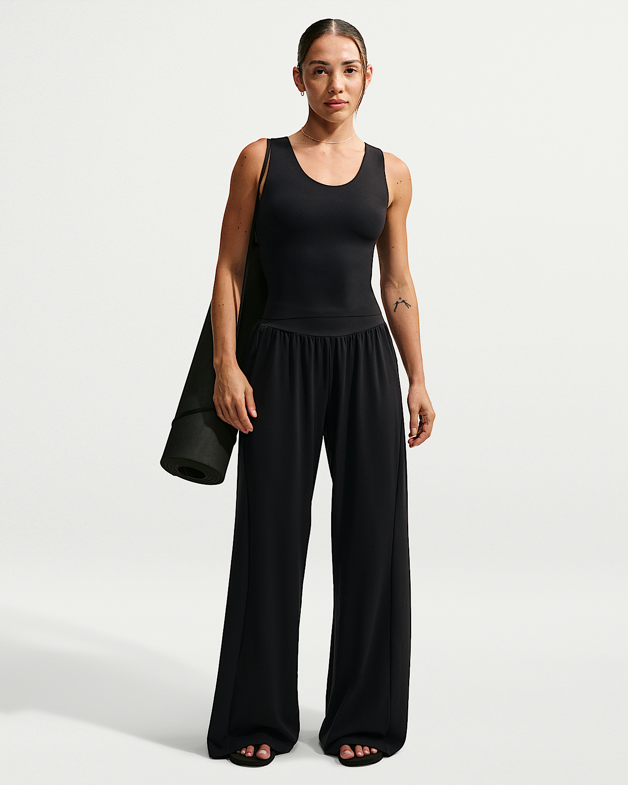 Женские  Nike Zenvy Mid-Rise Wide-Leg Pants