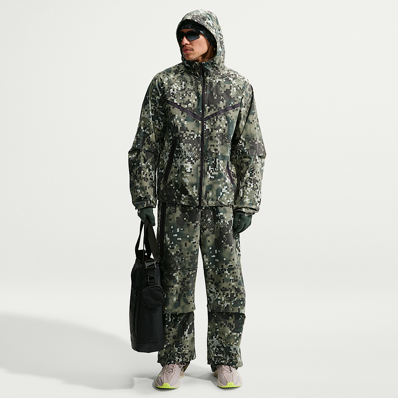 Nike Tech (Silver Sage/Black)