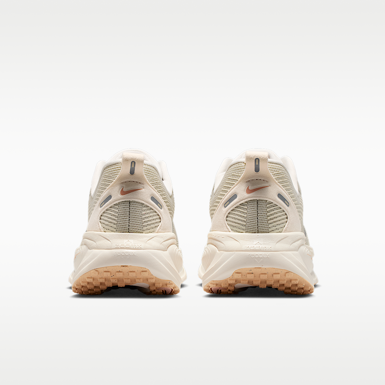 Nike Vomero sneaker Light Bone/Arctic Orange/Ice Peach/Metallic Silver