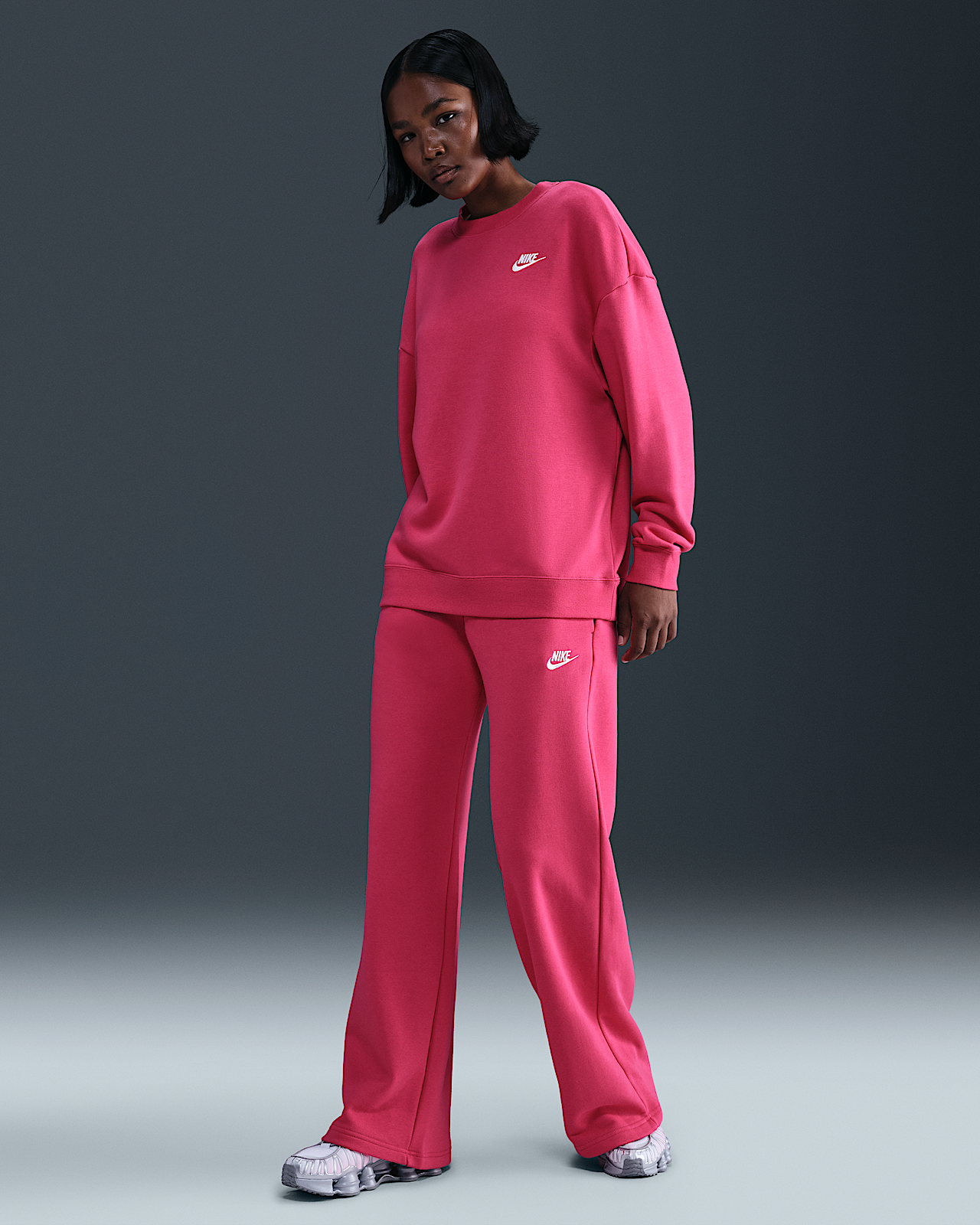 Женские  Nike Sportswear Club Fleece Mid-Rise Wide-Leg Sweatpants