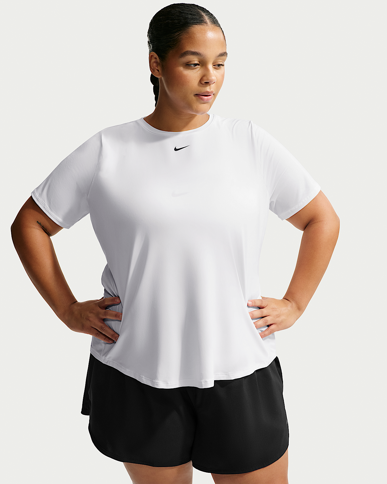 Женские шорты Nike One Classic Dri-FIT Short-Sleeve Top (Plus Size)