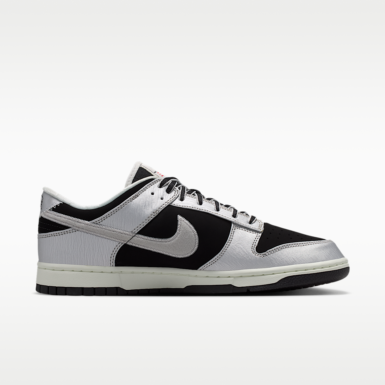 Nike Dunk Low sneaker Metallic Silver/Zwart/Sail/Metallic Silver