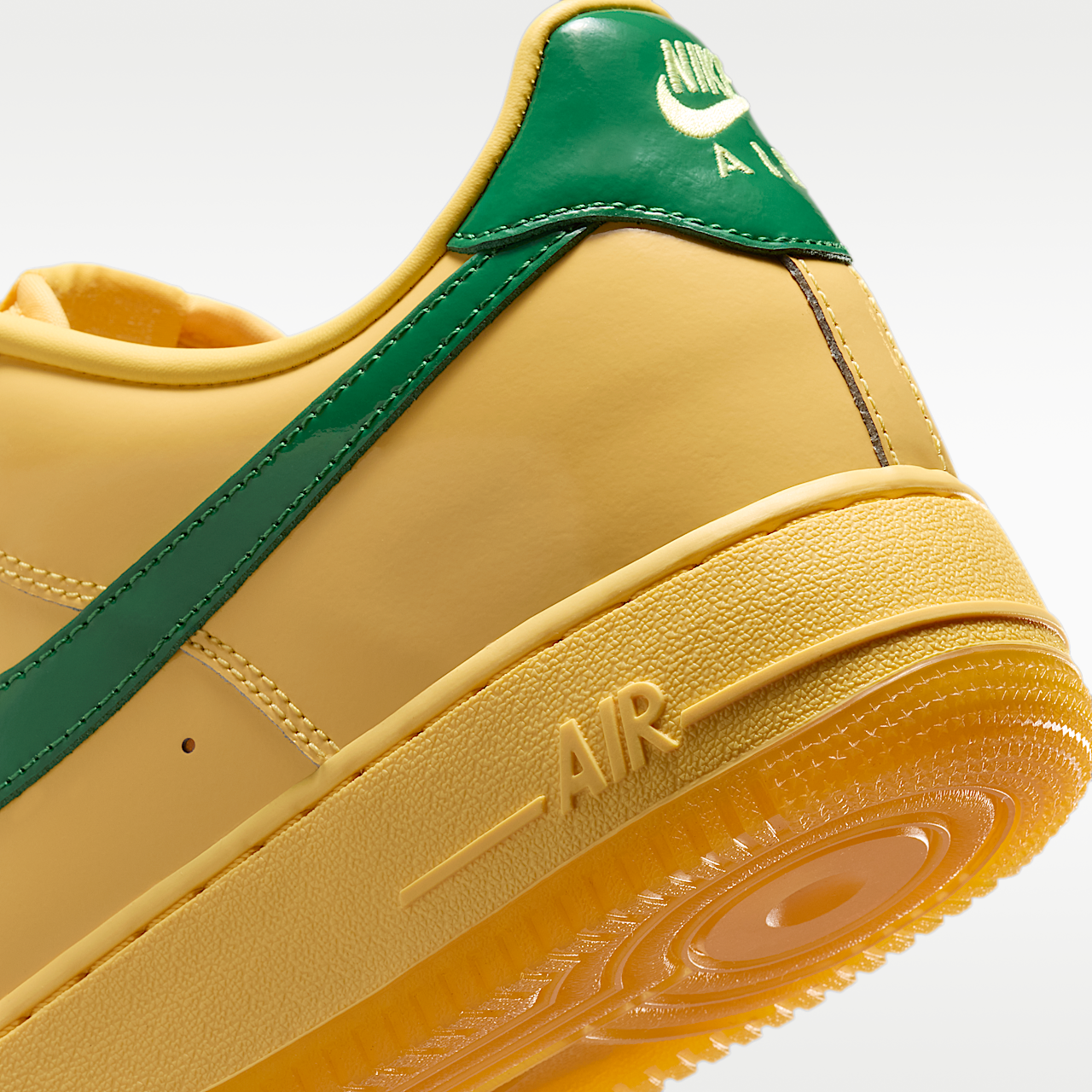 Nike Air Force 1 sneaker Topaz Gold/Light Laser Orange/Midas Gold/Pine Green