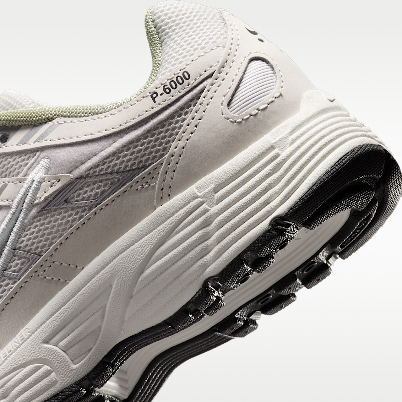 Nike P-6000 sneaker Platinum Tint/Sail/Anthracite/Metallic Silver