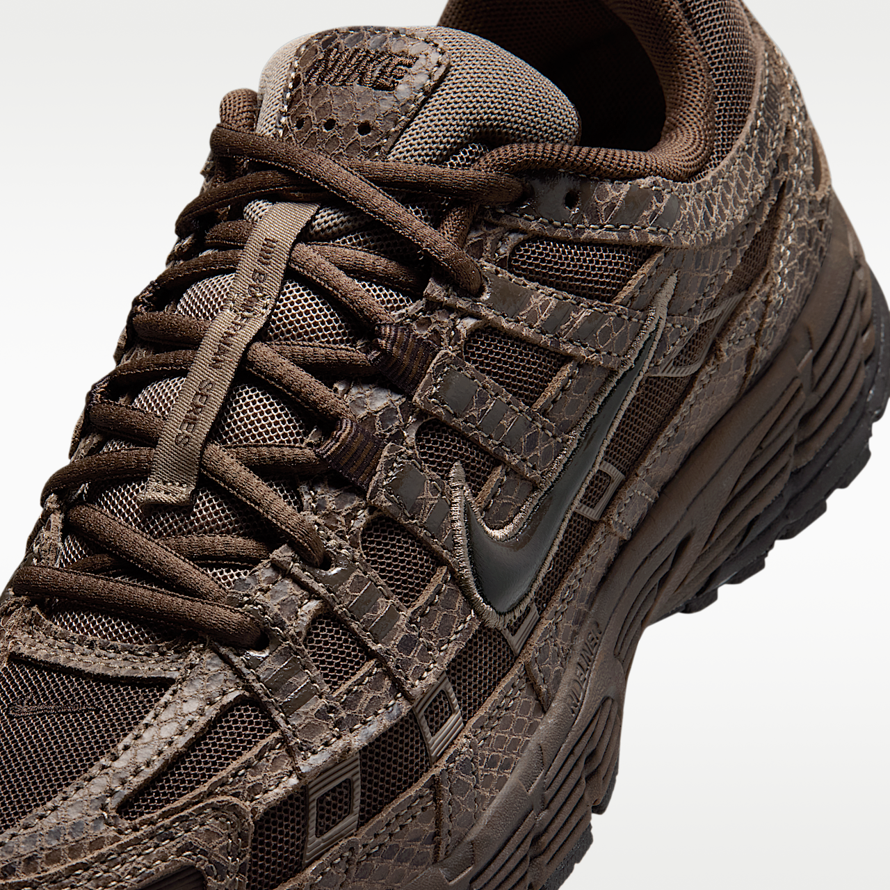 Nike P-6000 sneaker Velvet Brown/British Khaki/Zwart/Light Chocolate