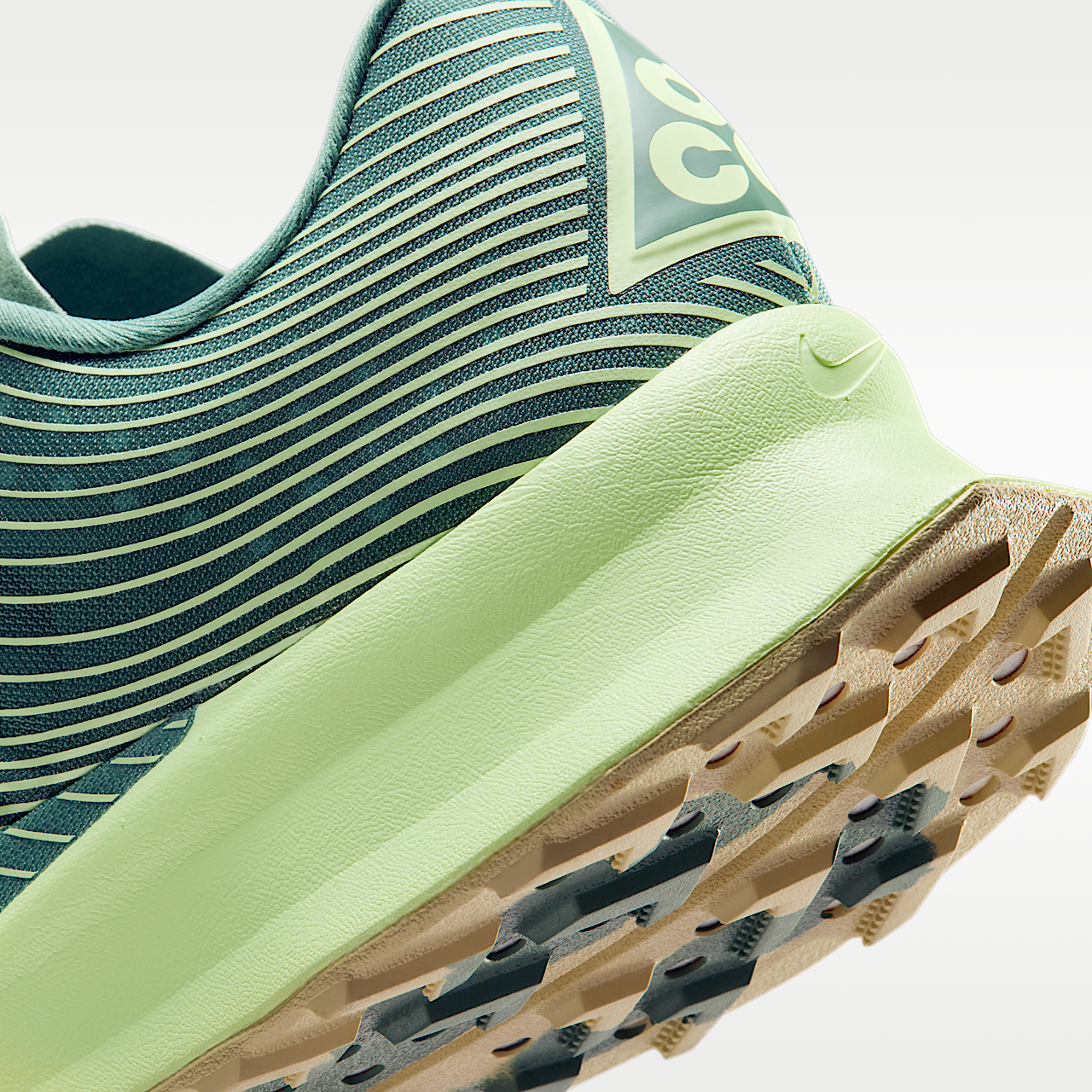 Nike ACG sneaker Aloe Verde/Vegas Gold/Barely Volt