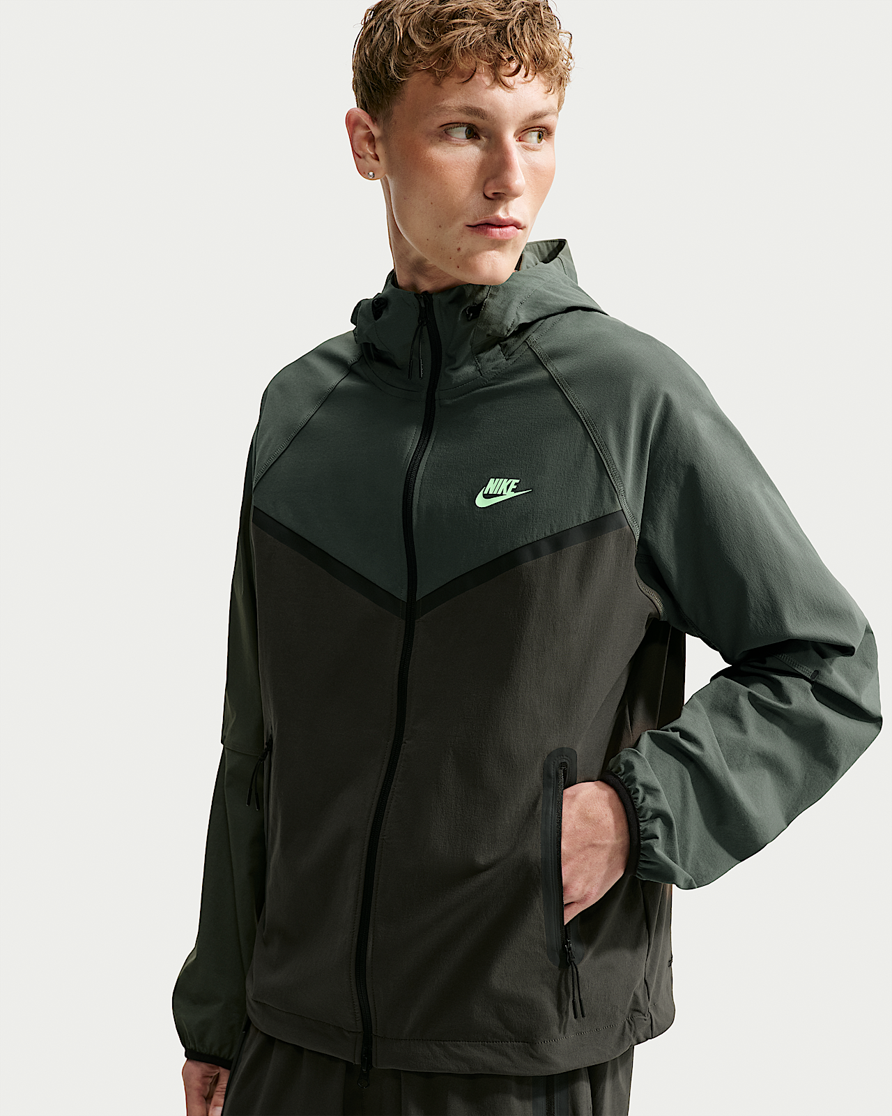 Мужская куртка Nike Tech Dri-FIT Woven Full-Zip Windrunner для бега