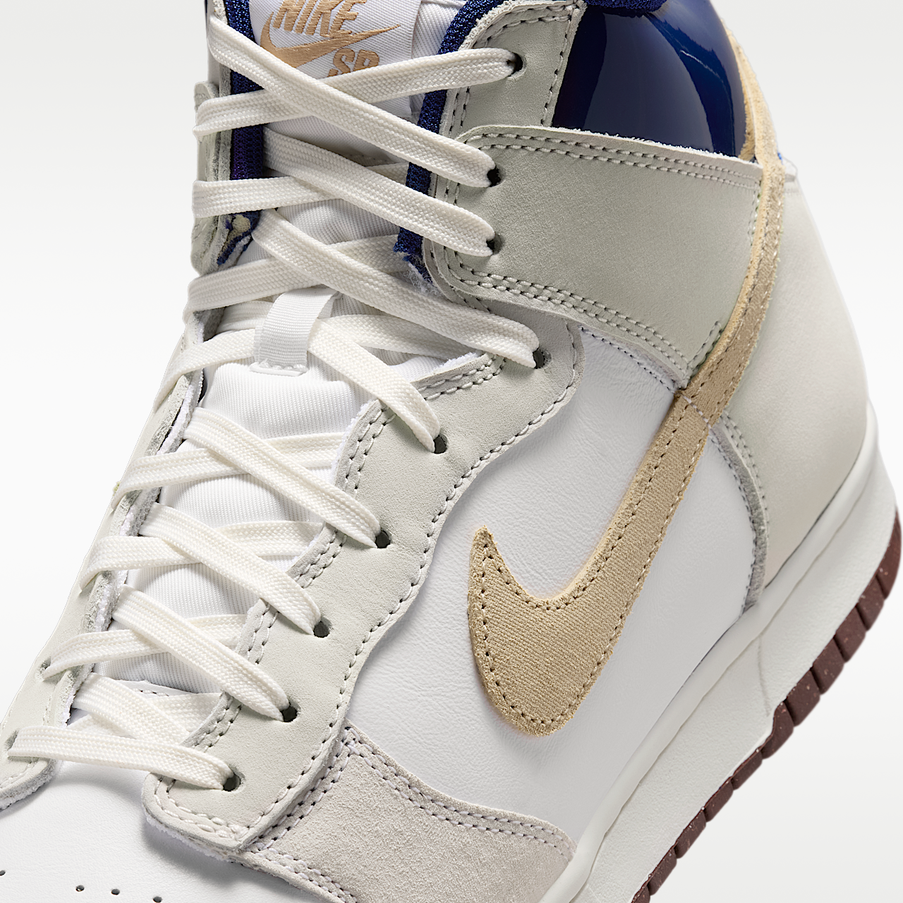 Nike Dunk High sneaker Wit/Sand Dune/Blue Void/Ivory