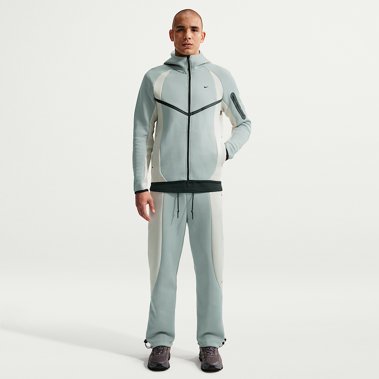 Nike Tech (Light Pumice/Light Bone/Black/Black)