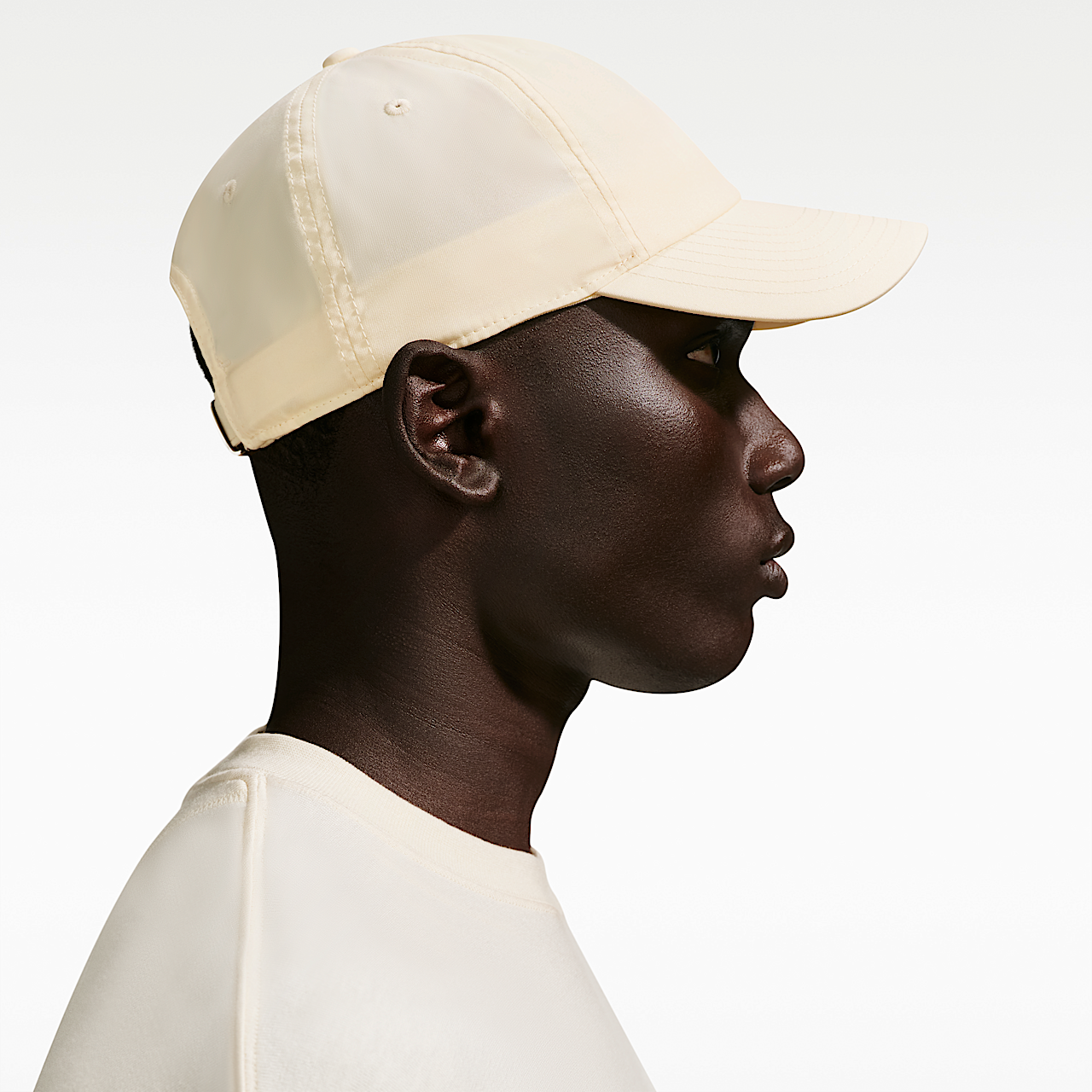 Nike  sneaker Coconut Milk/Metallic Black