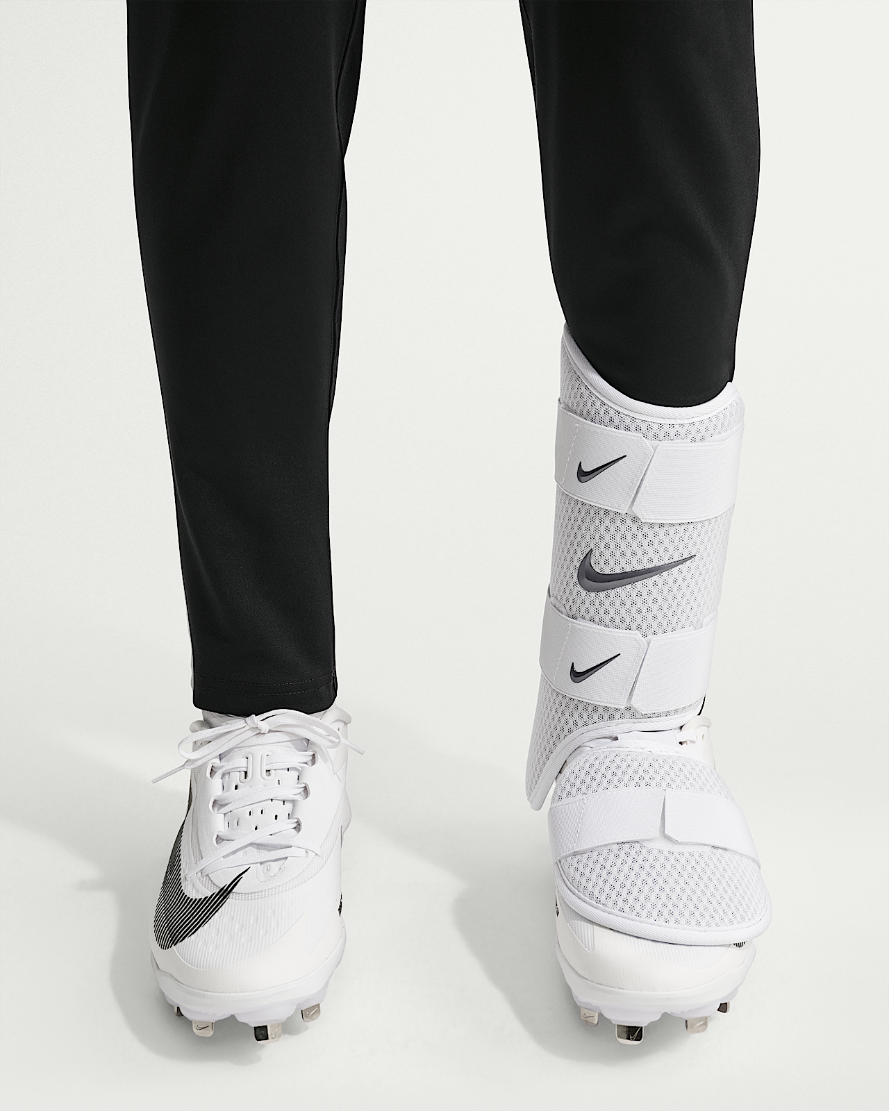 Женские  Nike Diamond Baseball Batter's Leg Guard (Right Handed Hitter)